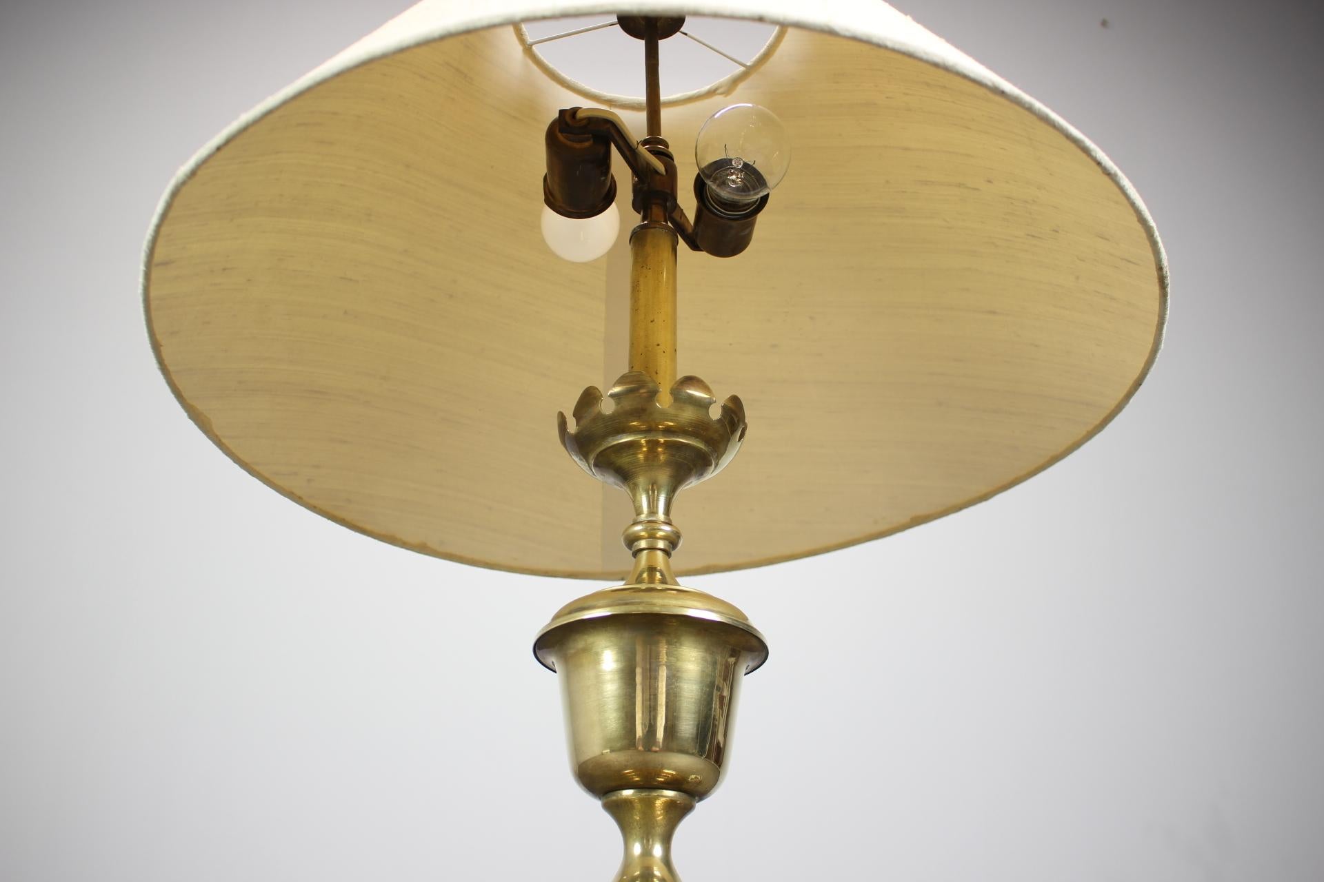 Lámpara de mesa grande de mediados de siglo, Checoslovaquia, años 70 Moderno de mediados de siglo en venta