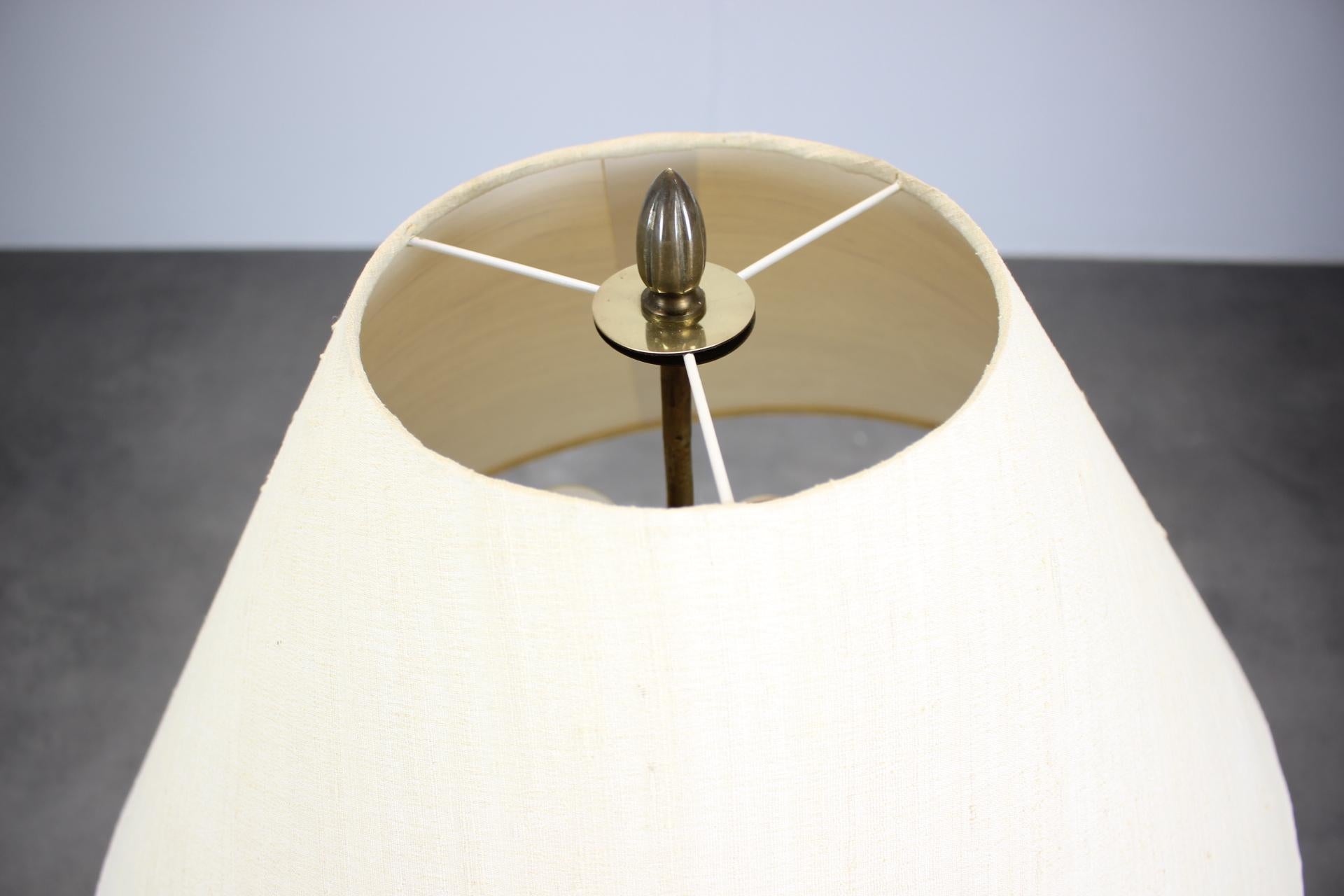 Lámpara de mesa grande de mediados de siglo, Checoslovaquia, años 70 finales del siglo XX en venta