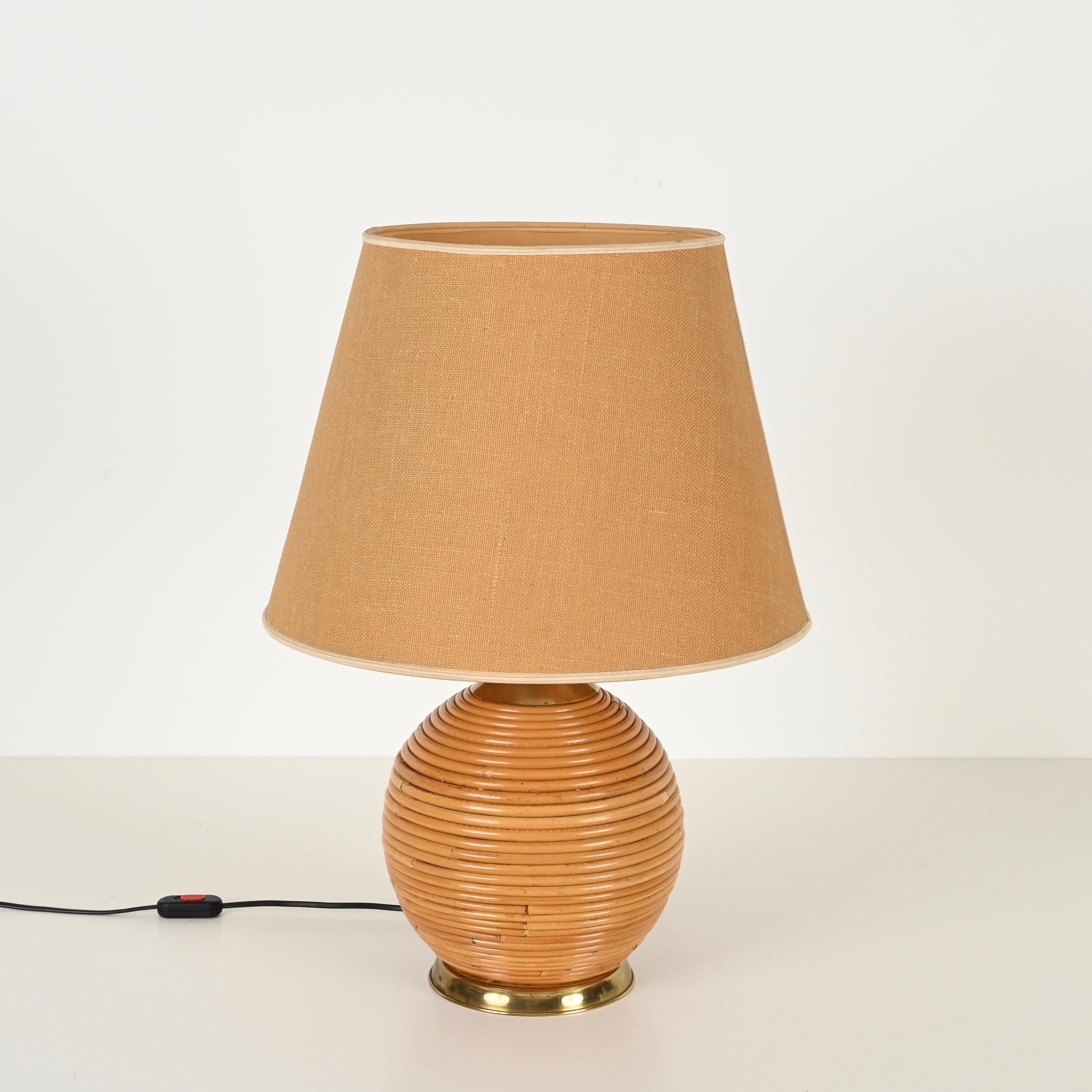 Mid-Century Modern Grande lampe de table du milieu du siècle en rotin et laiton par Vivai del Sud, Italie 1970 en vente
