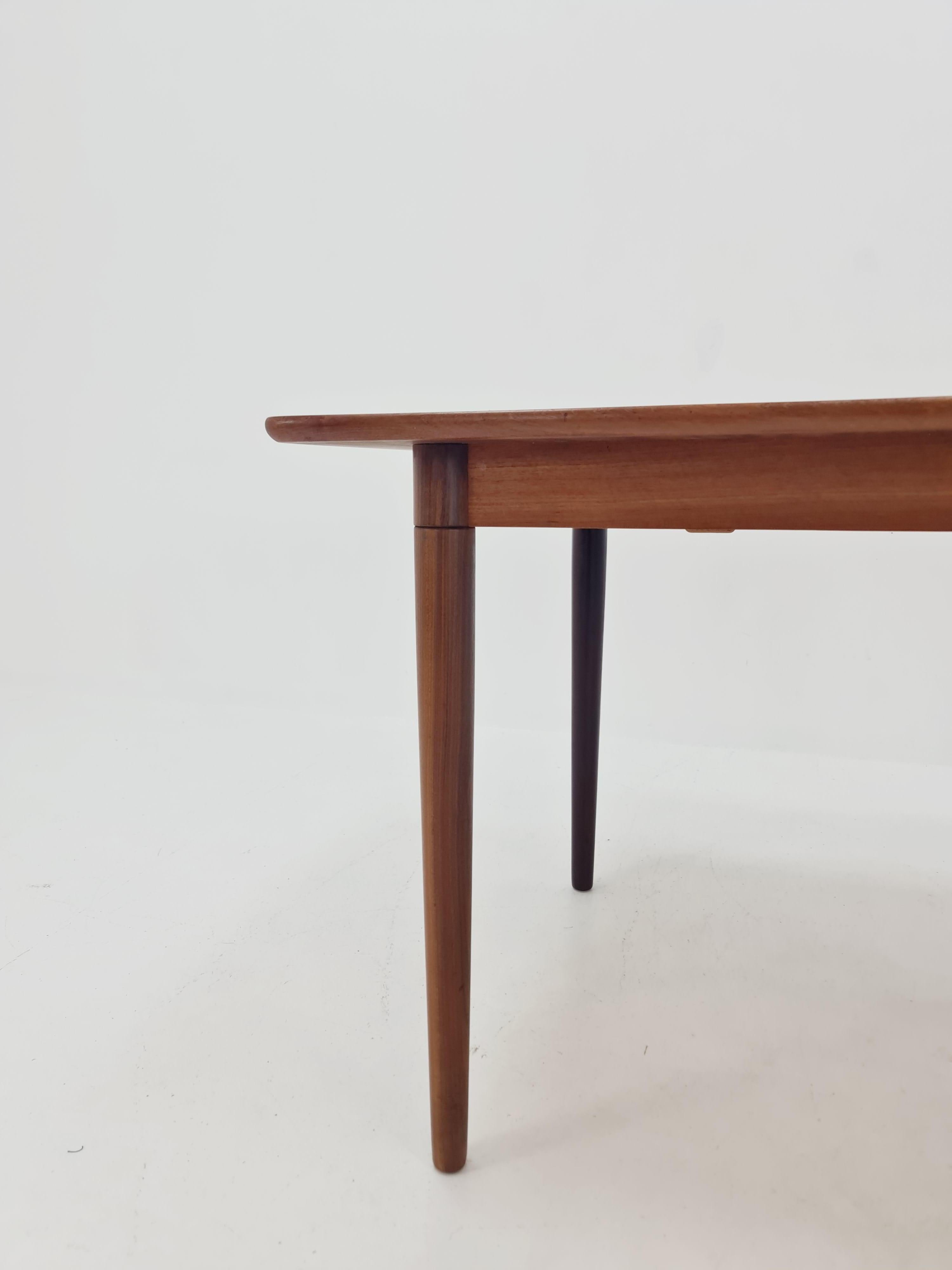 MId Century Large  teak Dining Table By Gustav Bahus , Norway  In Good Condition For Sale In Gaggenau, DE