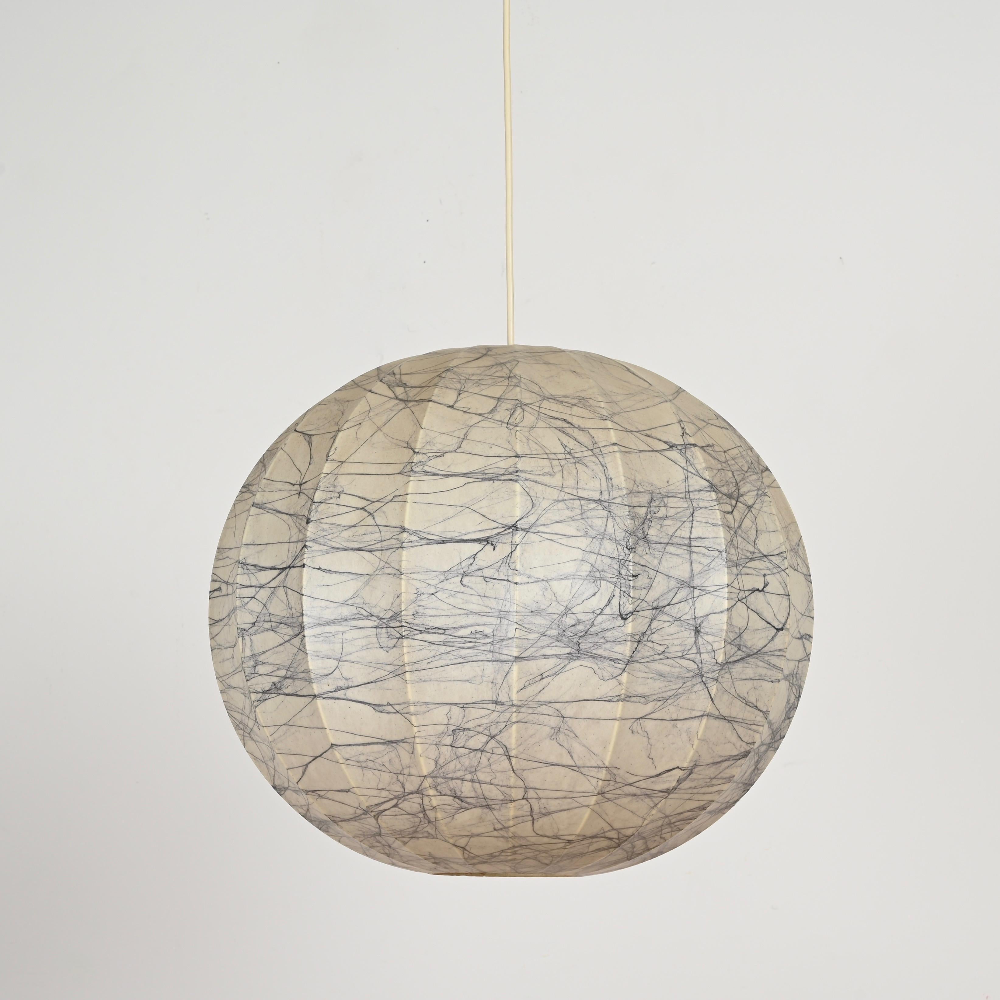 Stunning and incredibly rare large mid-century round  veined 
