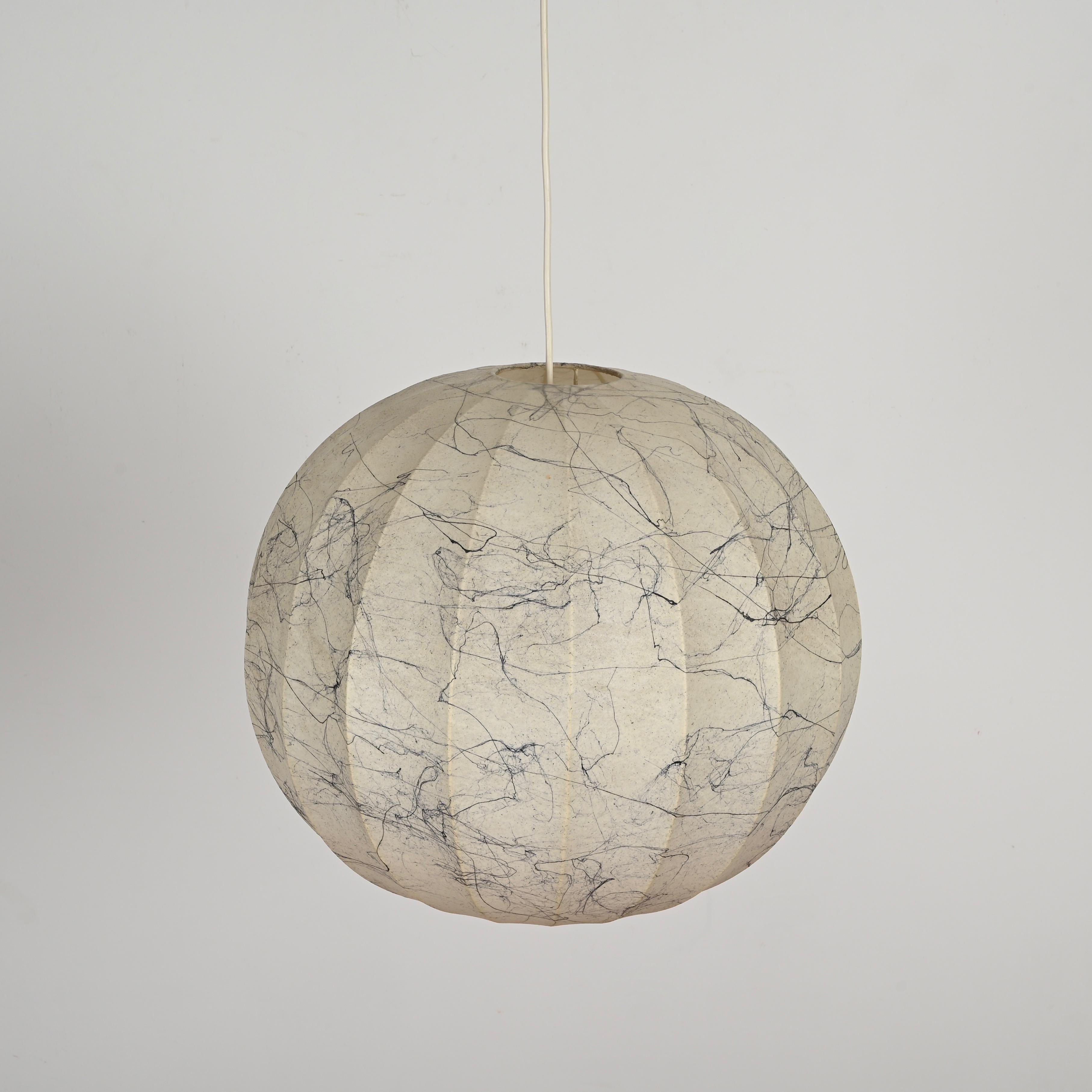 Colgante Cocoon de mediados de siglo, grande, beige veteado, de Castiglioni, Italia Años 60 Moderno de mediados de siglo en venta
