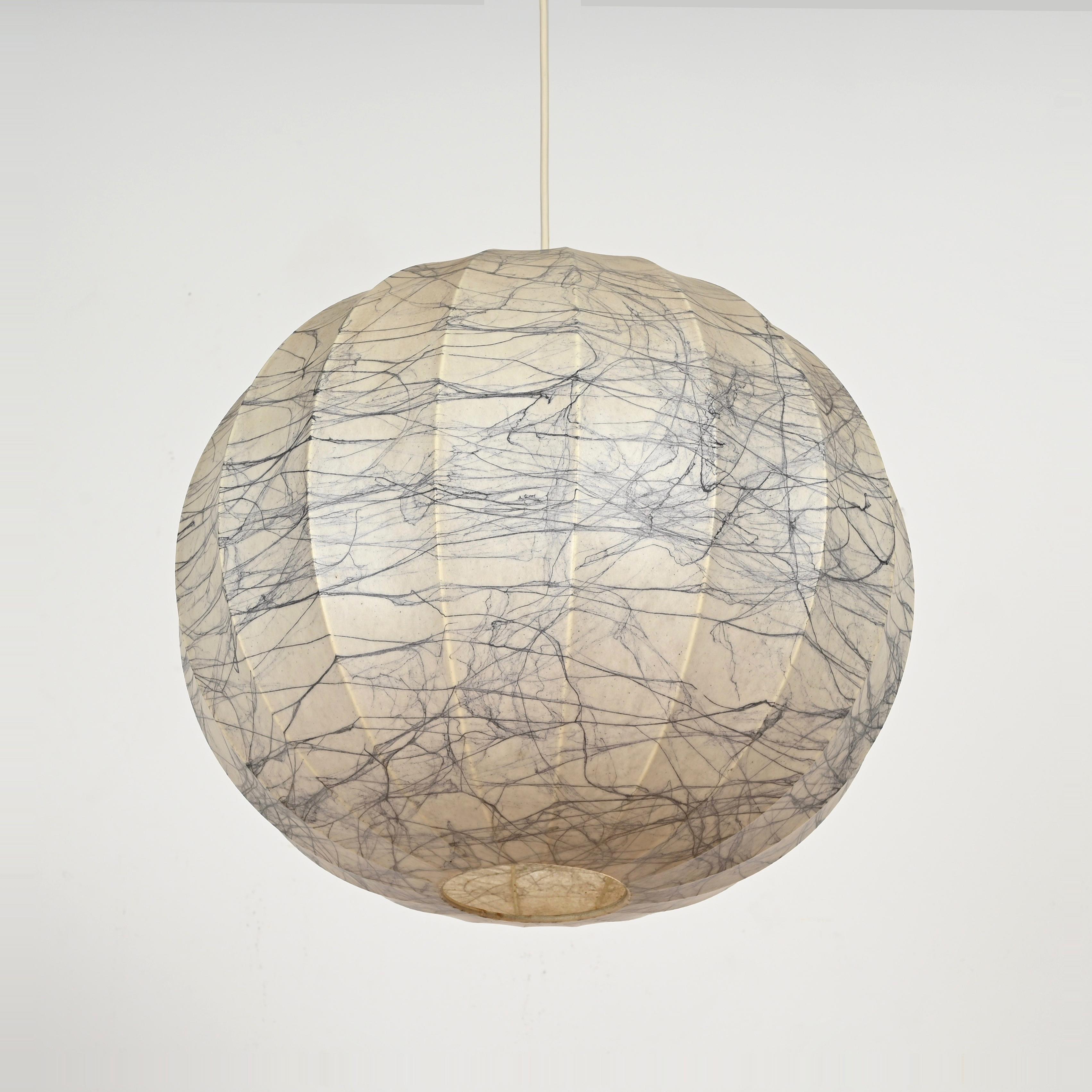 Mid-Century Large Veined Beige Cocoon Pendant by Castiglioni, Italy 1960s In Good Condition In Roma, IT