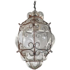 Lampe pendante du milieu du siècle en verre soufflé à la bouche vénitienne avec cadre métallique