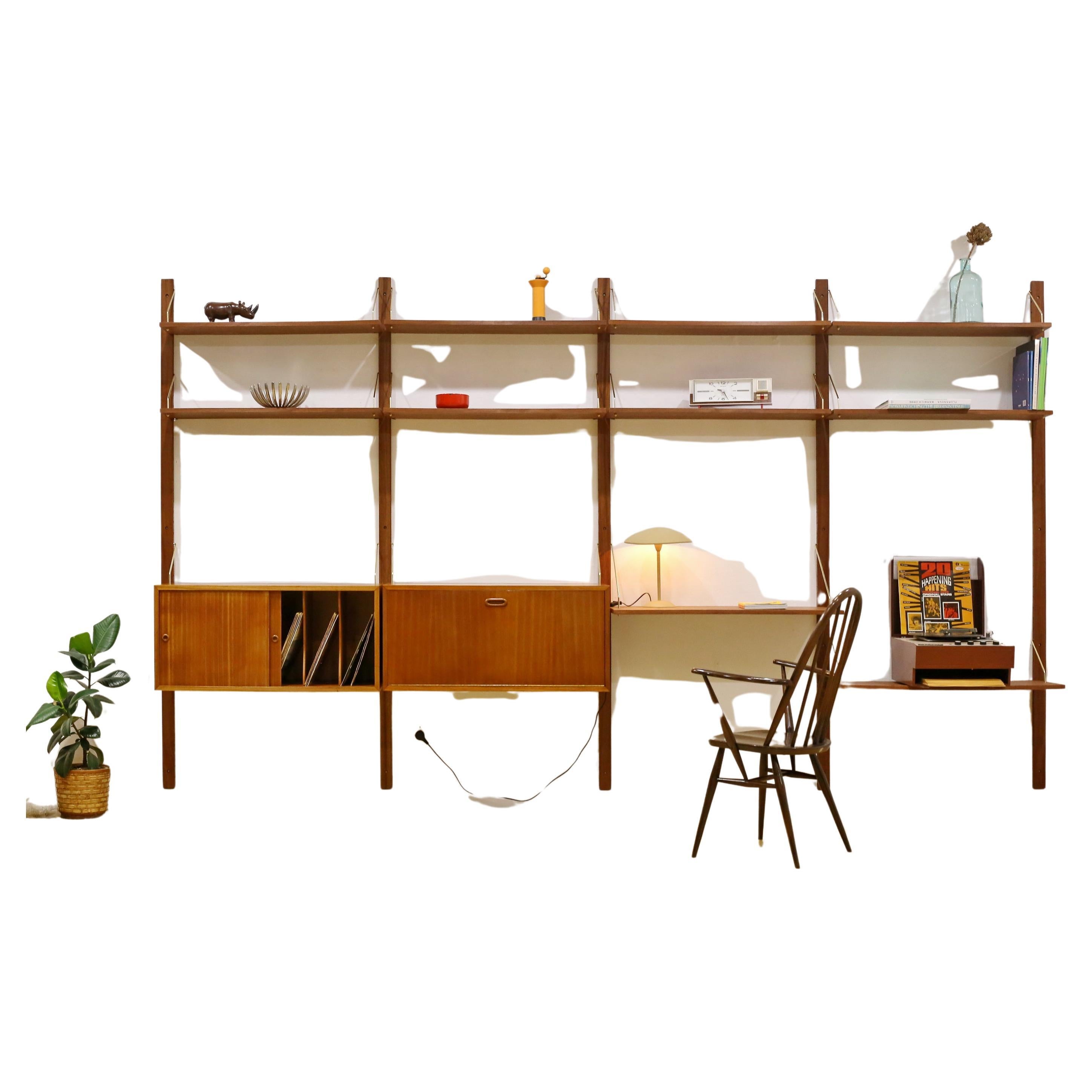 Mid Century Large Wall Units. im Angebot