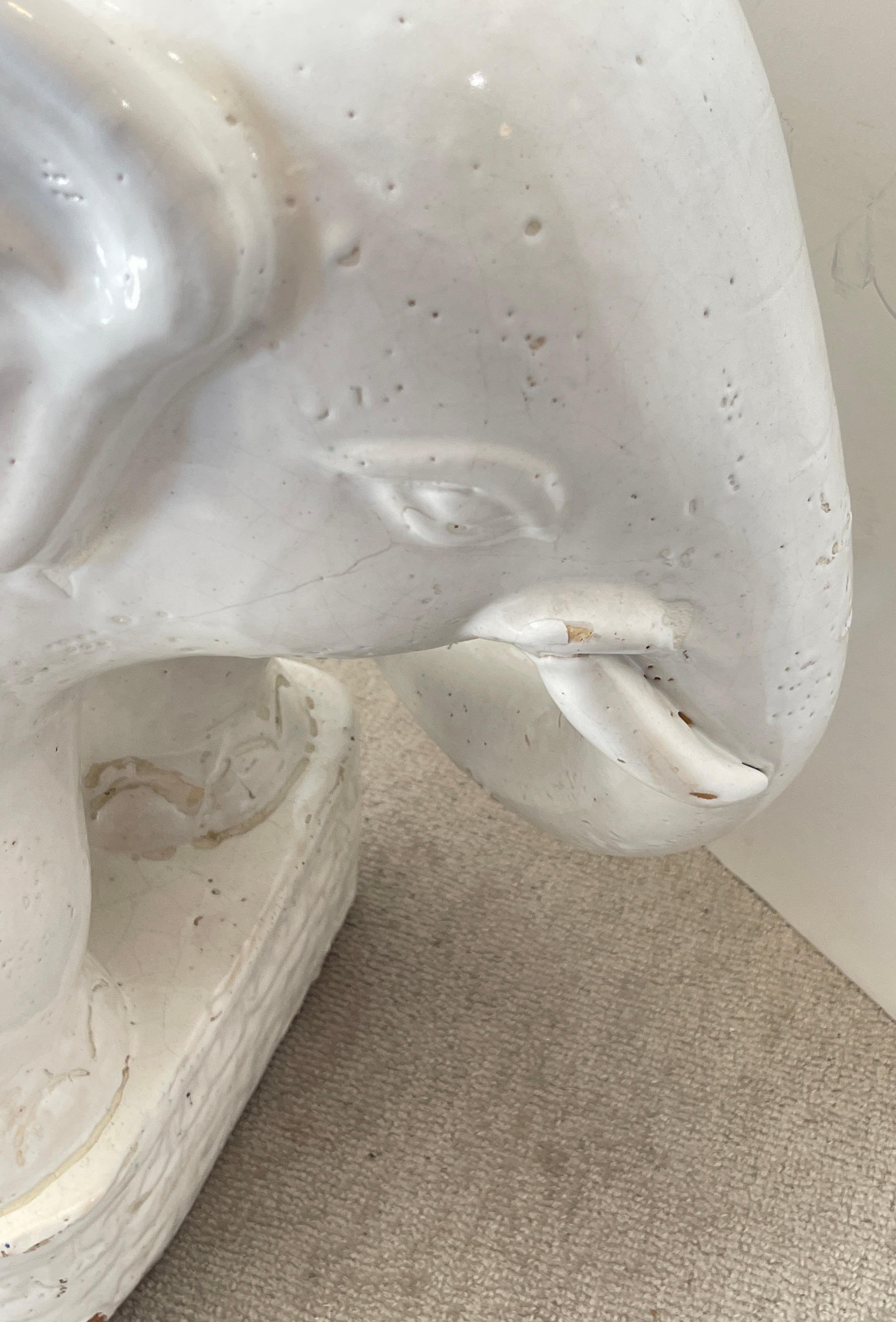 Grand tabouret de jardin Éléphant blanc du milieu du siècle Siège de jardin en terre cuite émaillée en vente 6