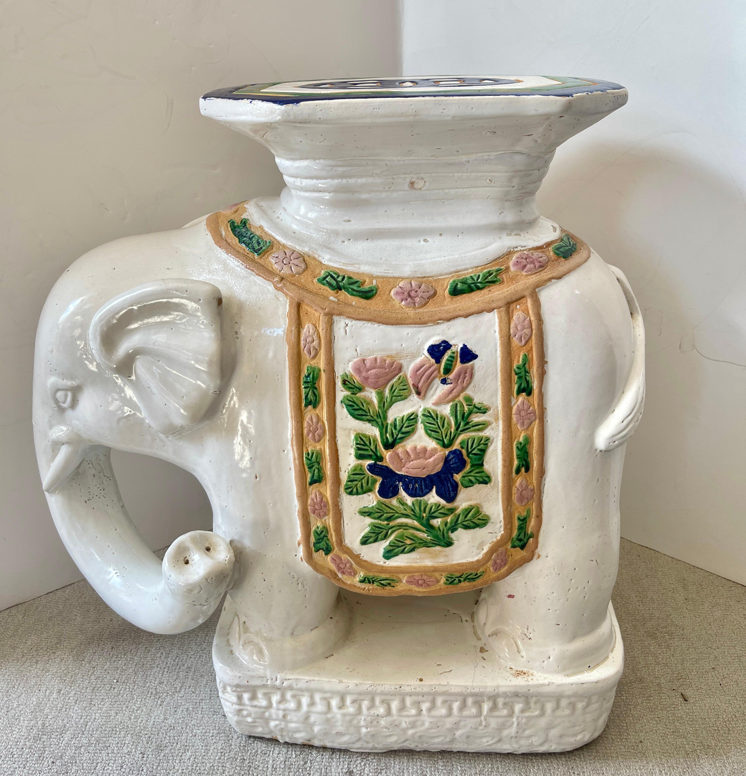 Grand tabouret de jardin Éléphant blanc du milieu du siècle Siège de jardin en terre cuite émaillée en vente 7