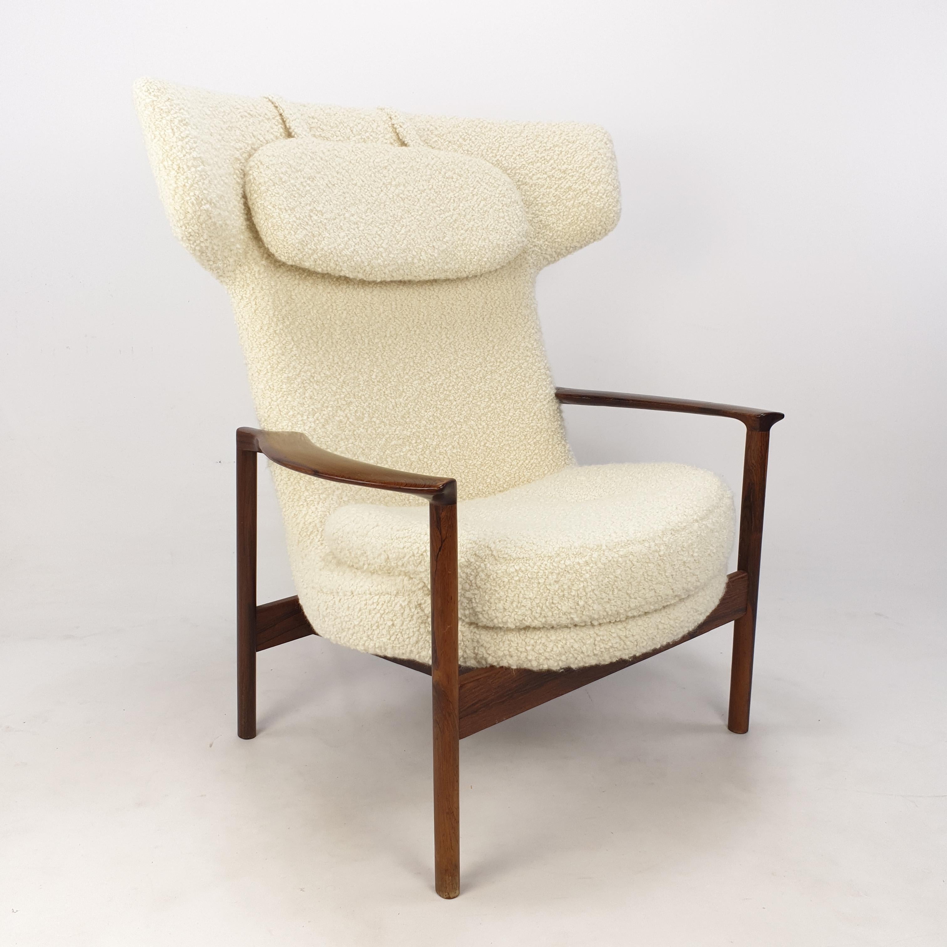 Stunning wing back lounge chair designed by Ib Kofod-Larsen and produced by Carlo Ghan Denmark, 1954. 

The frame is made of rosewood and has beautiful details.

The chair is just restored with new foam and new fabric.
It is reupholstered with