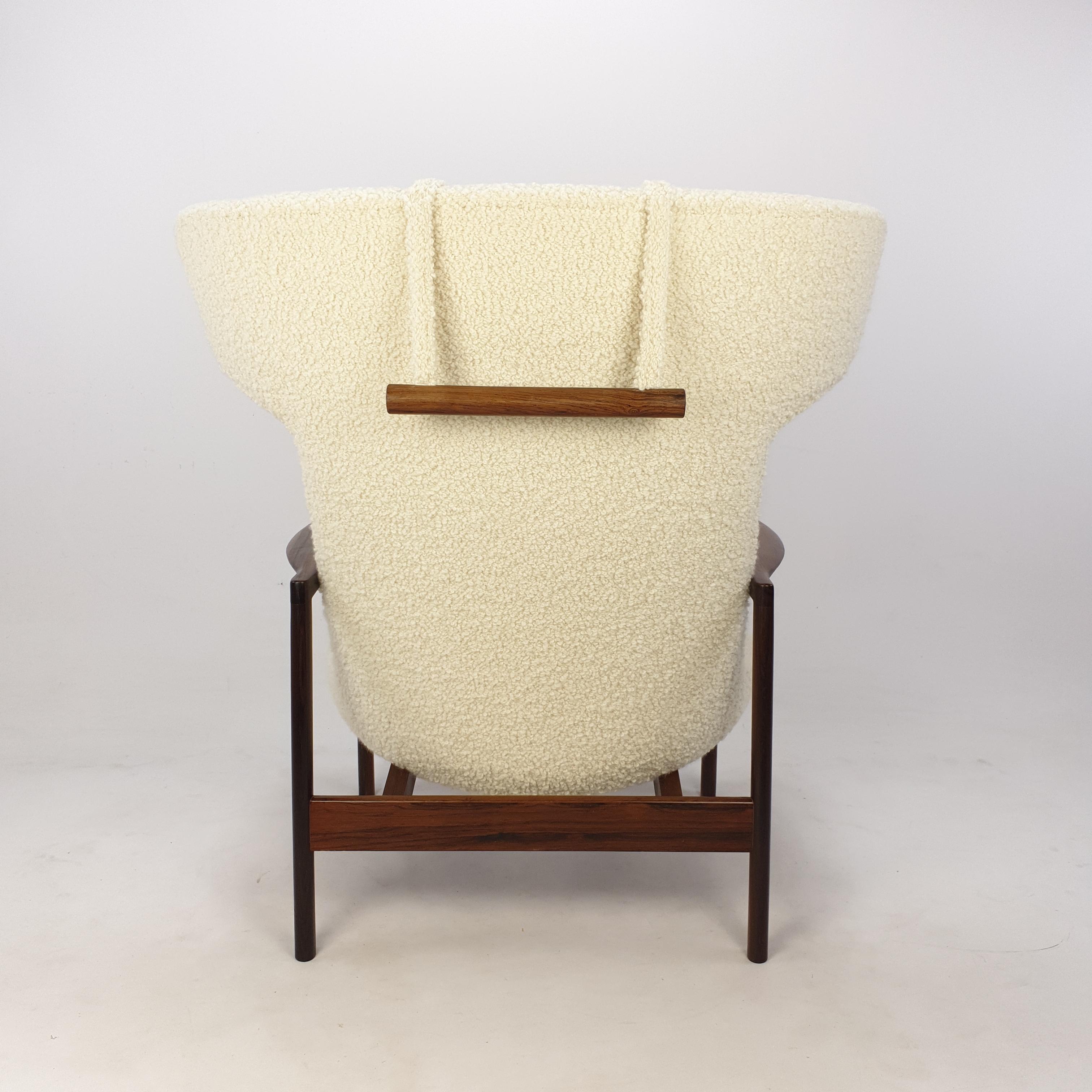 Milieu du XXe siècle Chaise longue à grand dossier à ailettes du milieu du siècle dernier par Ib Kofod-Larsen, Danemark, années 1950 en vente
