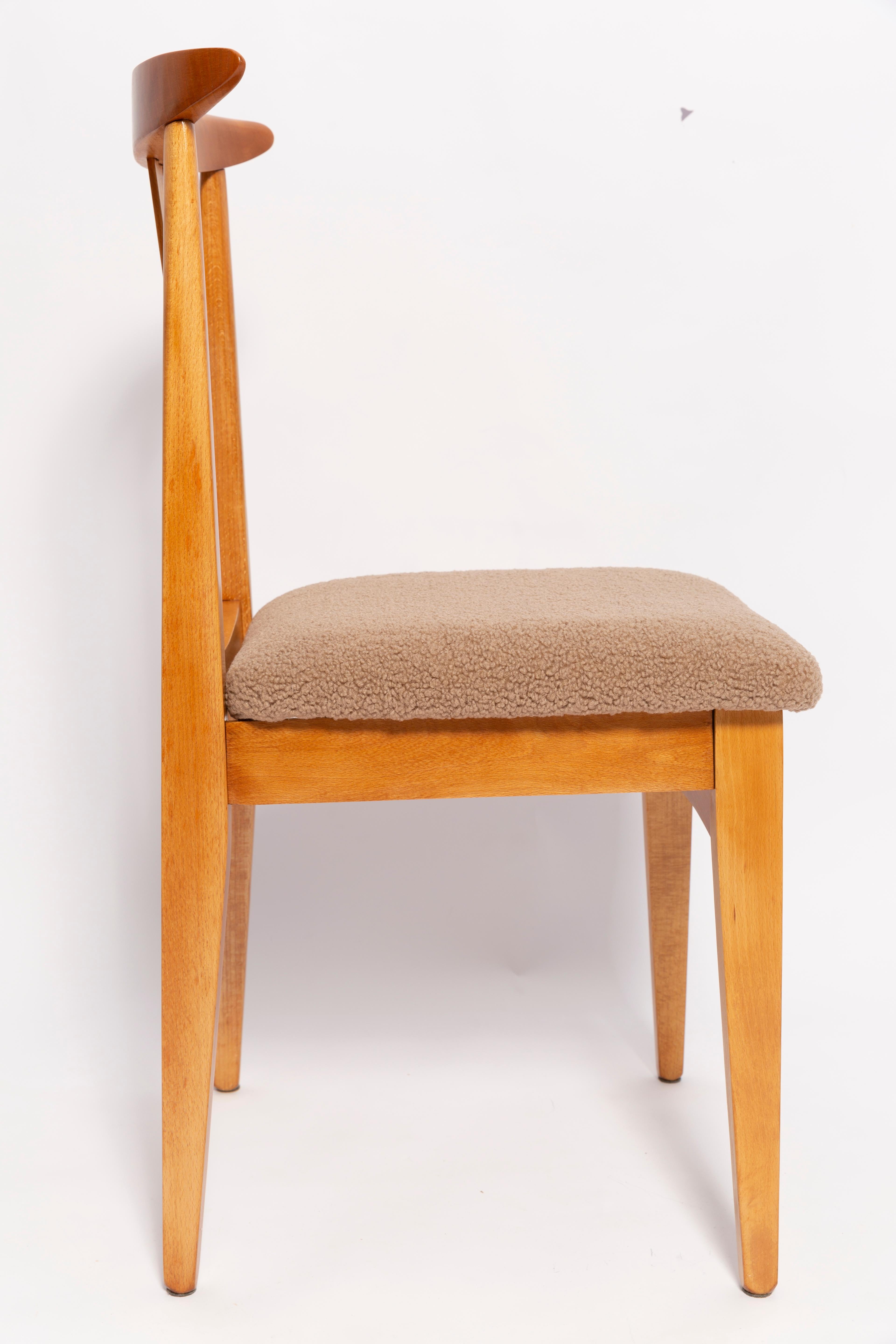 Mid-Century Latte Boucle Chair, Light Wood, M. Zielinski, Europe 1960s In Excellent Condition For Sale In 05-080 Hornowek, PL