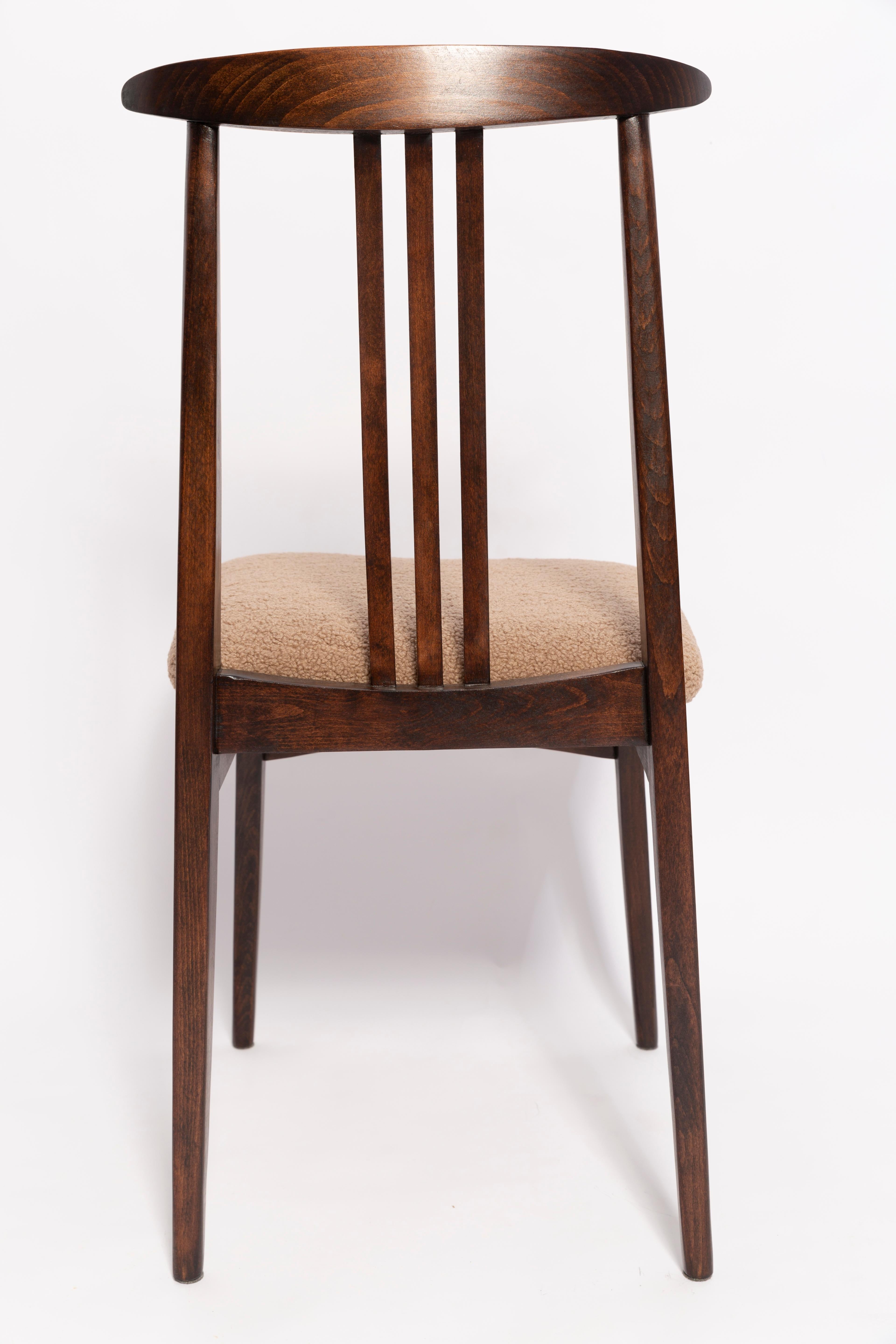Mid Century Latte Boucle Chair, Walnut Wood, M. Zielinski, Europe, 1960s In Excellent Condition For Sale In 05-080 Hornowek, PL