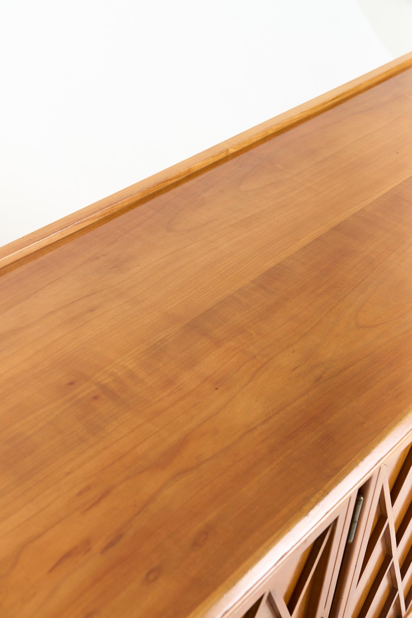 Mid-Century Lattice Sideboard For Sale 4