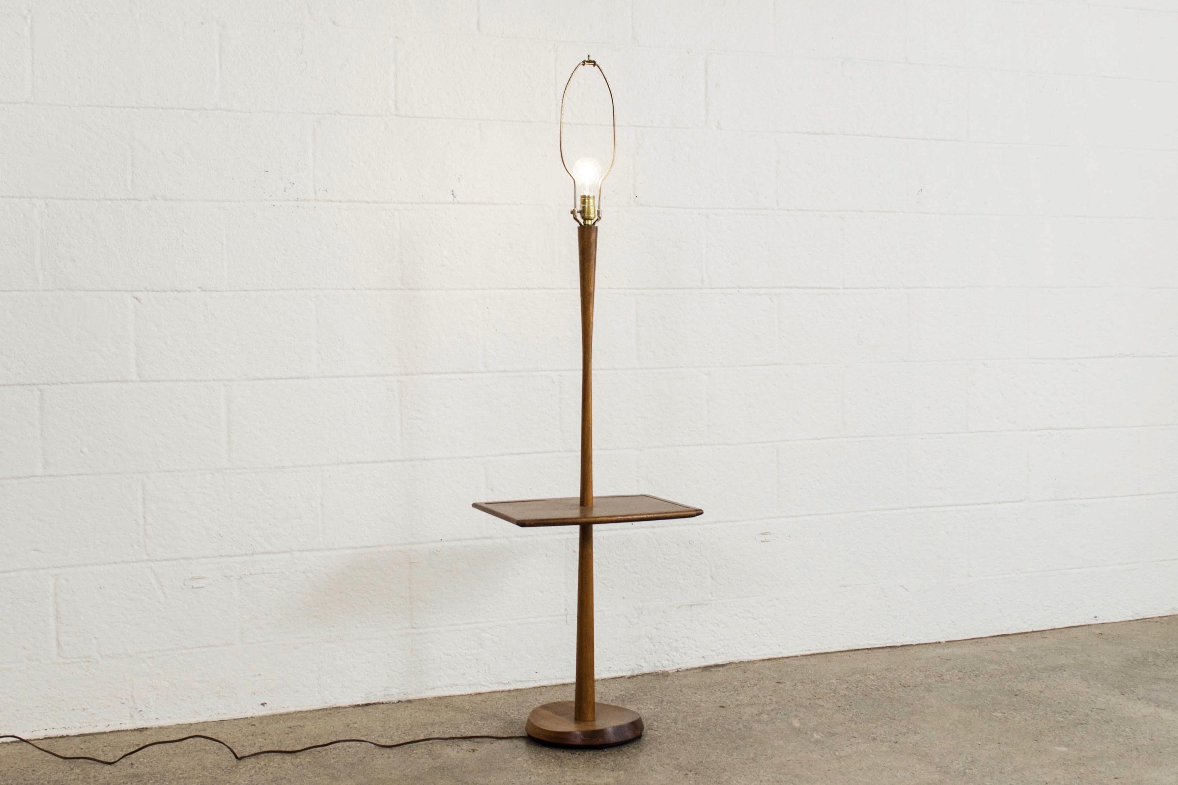 Midcentury Laurel Walnut Wood Floor Lamp In Good Condition In Detroit, MI