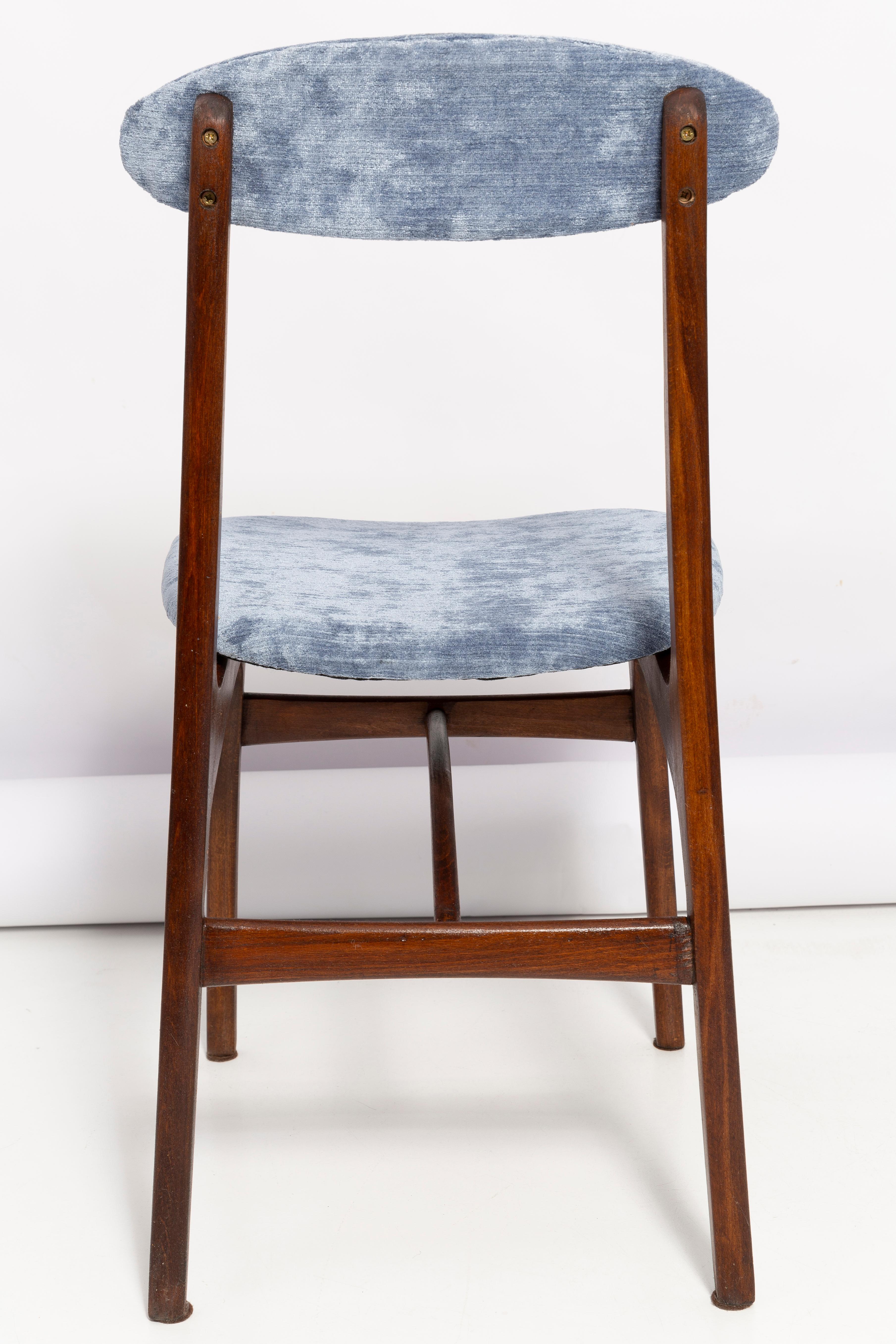 Two Mid Century Lavender Velvet Chairs Designed by Rajmund Halas, Poland, 1960s In Excellent Condition For Sale In 05-080 Hornowek, PL