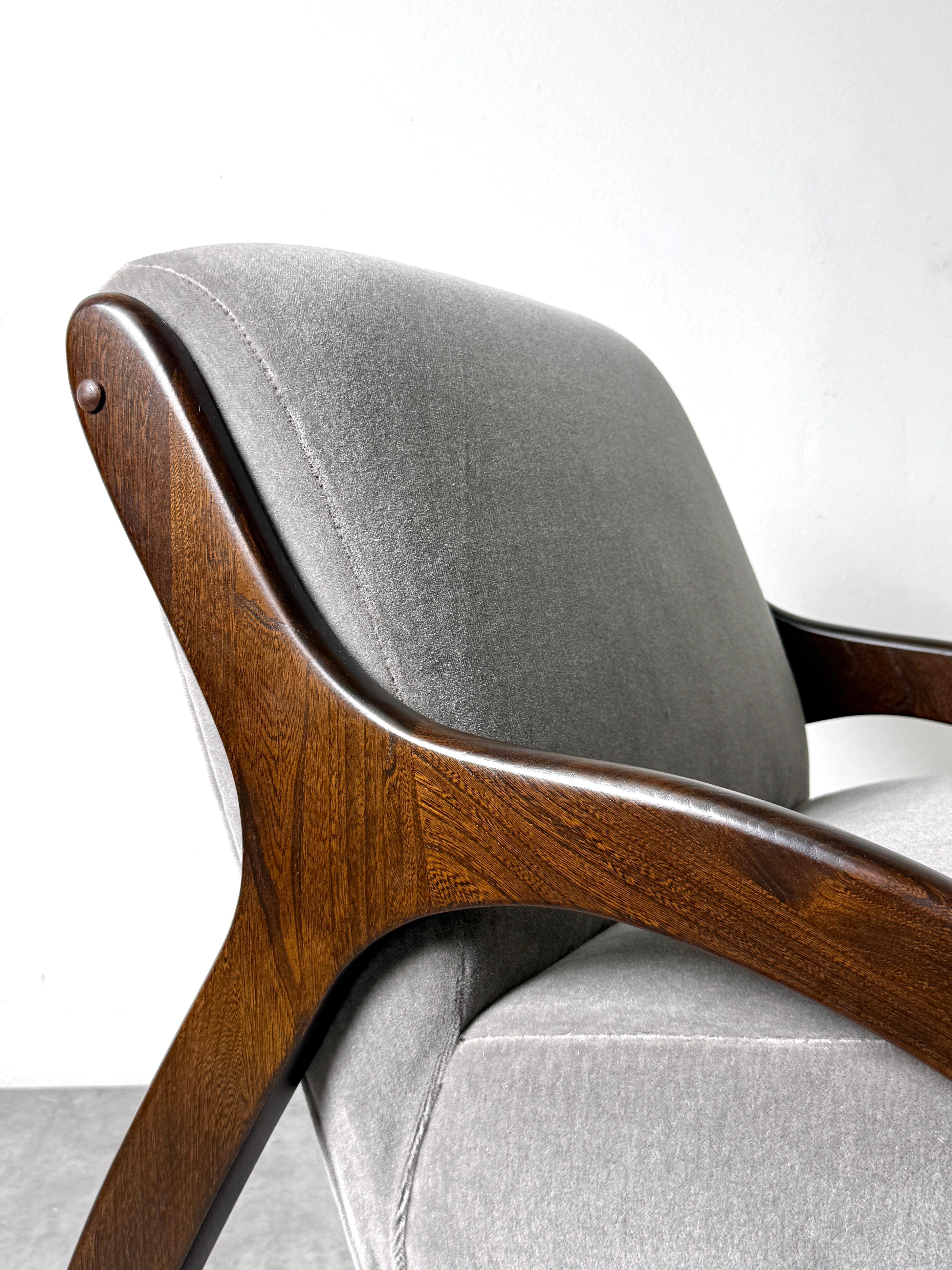 Mid Century Lawrence Peabody Sculptural Rocking Lounge Chair in Gray Mohair en vente 5