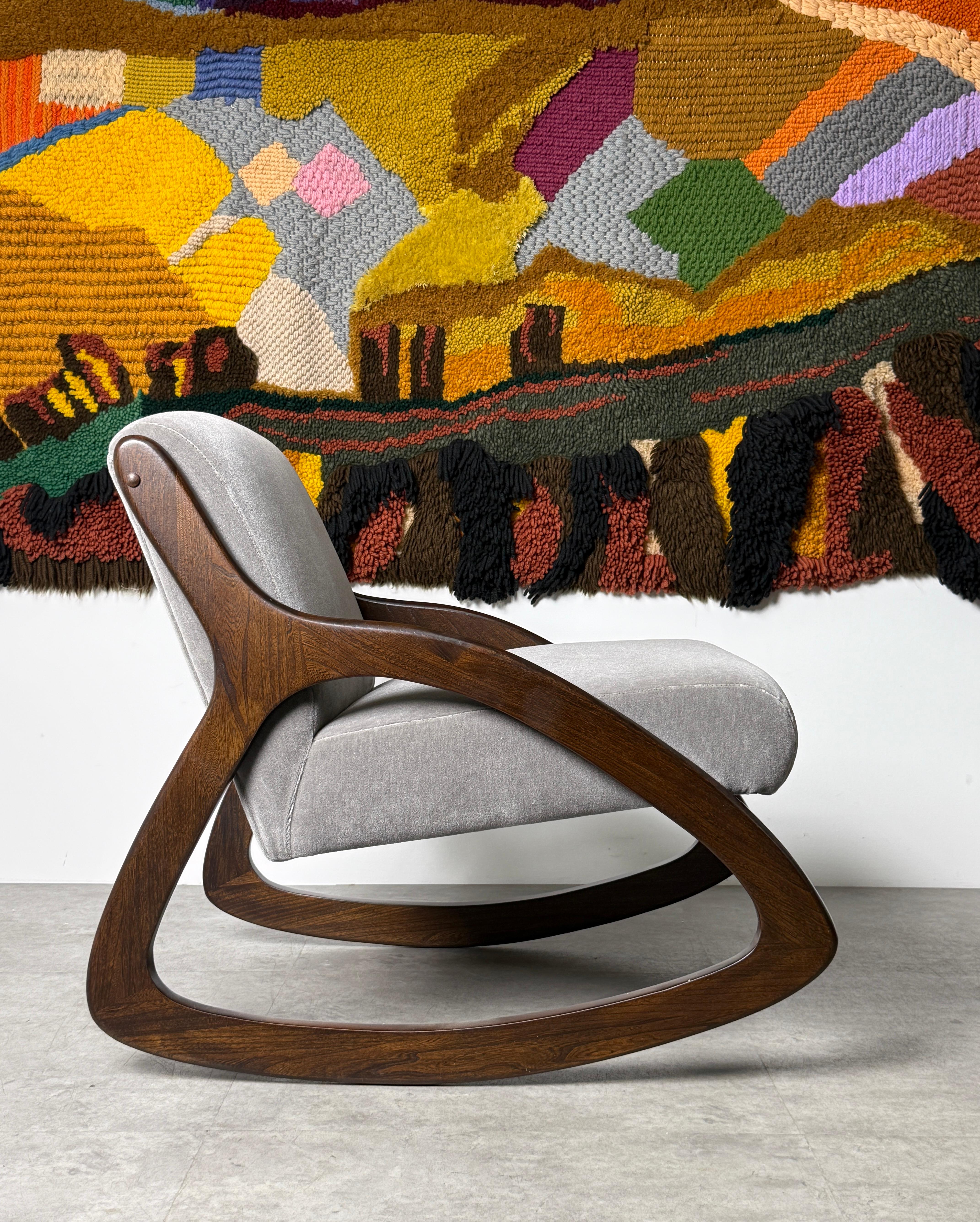 Mid Century Lawrence Peabody Sculptural Rocking Lounge Chair in Gray Mohair Excellent état - En vente à Troy, MI