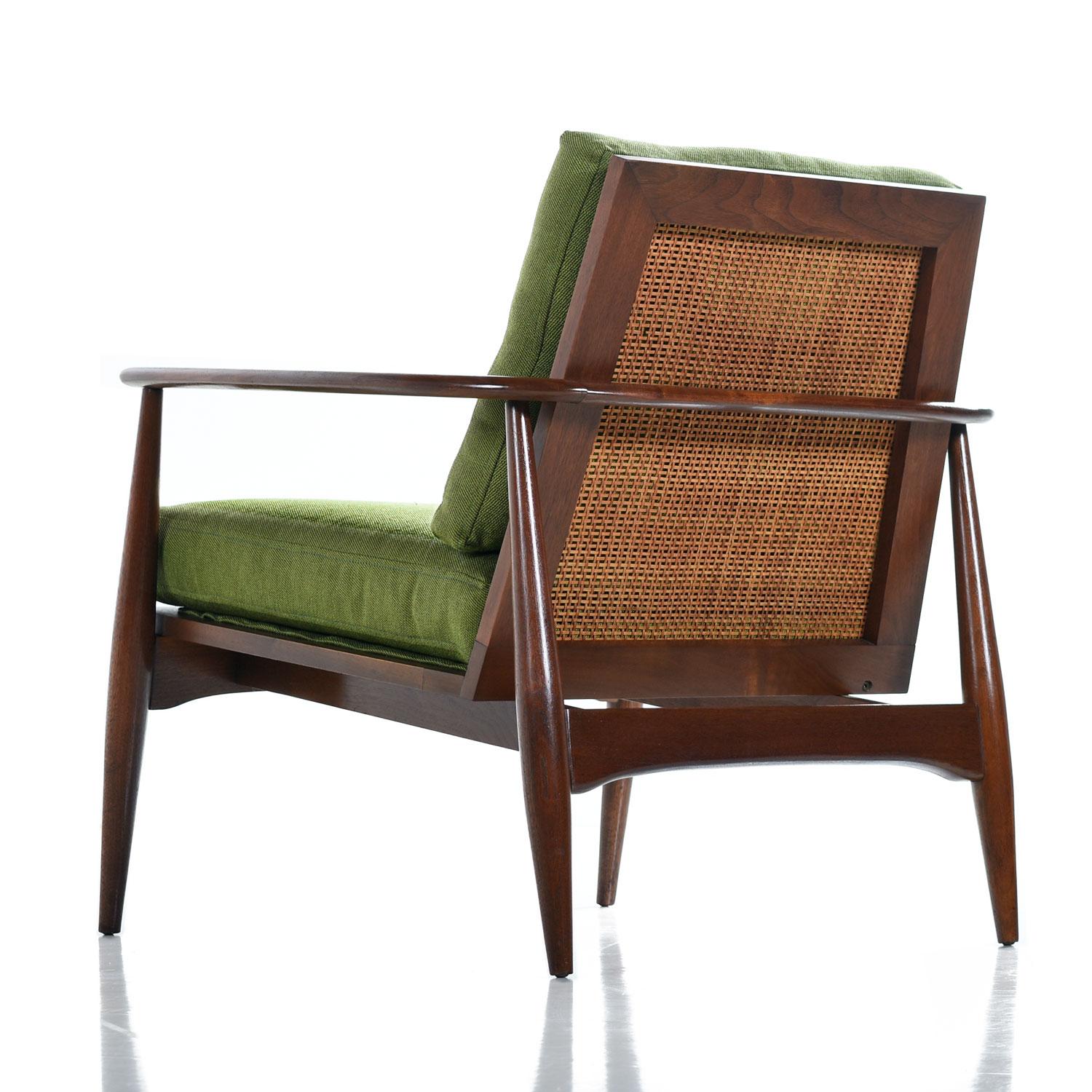 Midcentury Lawrence Peabody Walnut and Cane Horseshoe Bow Back Lounge Chairs In Excellent Condition In Chattanooga, TN