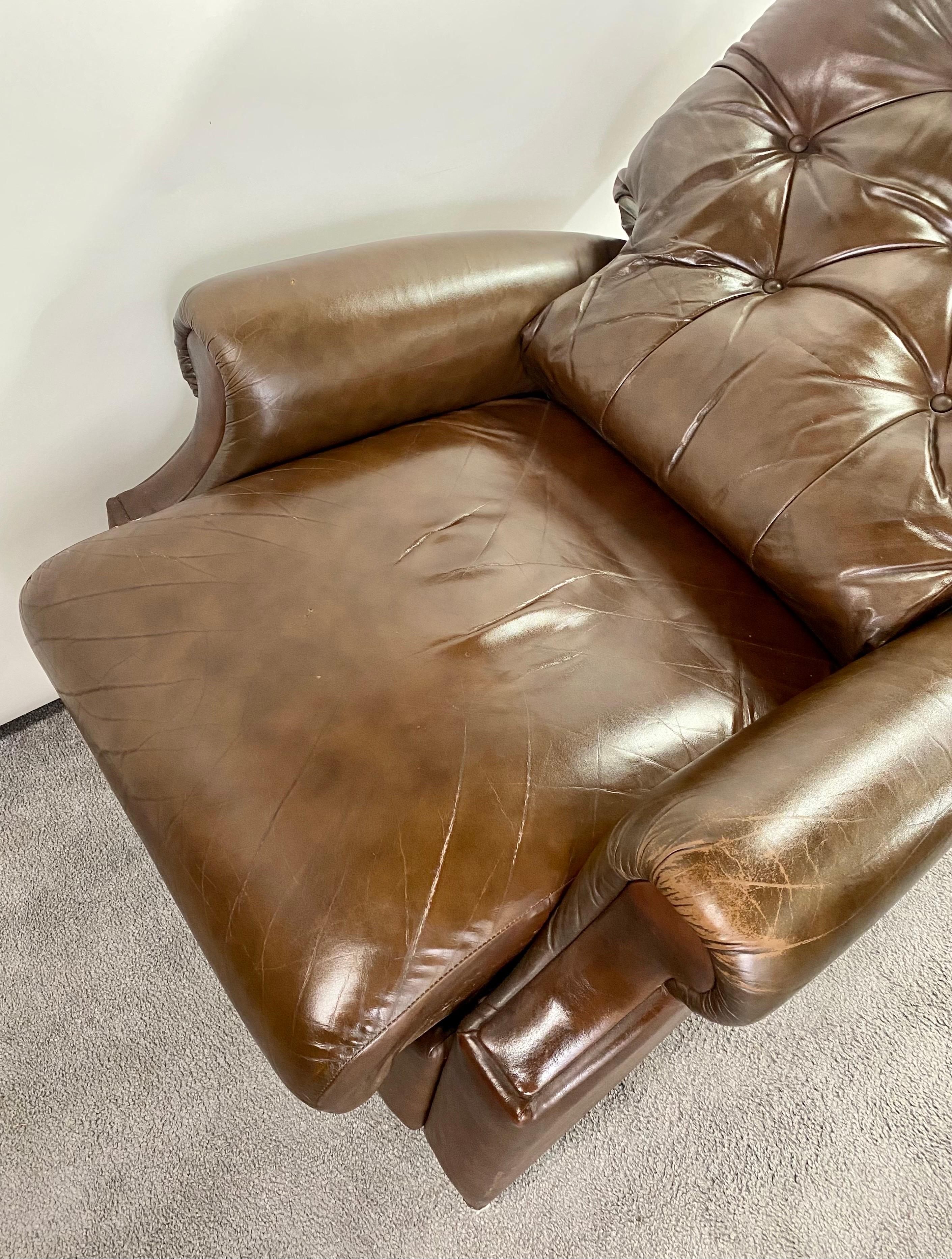 Mid-Century Brown Leather Tufted Reclining Club Chair  For Sale 3