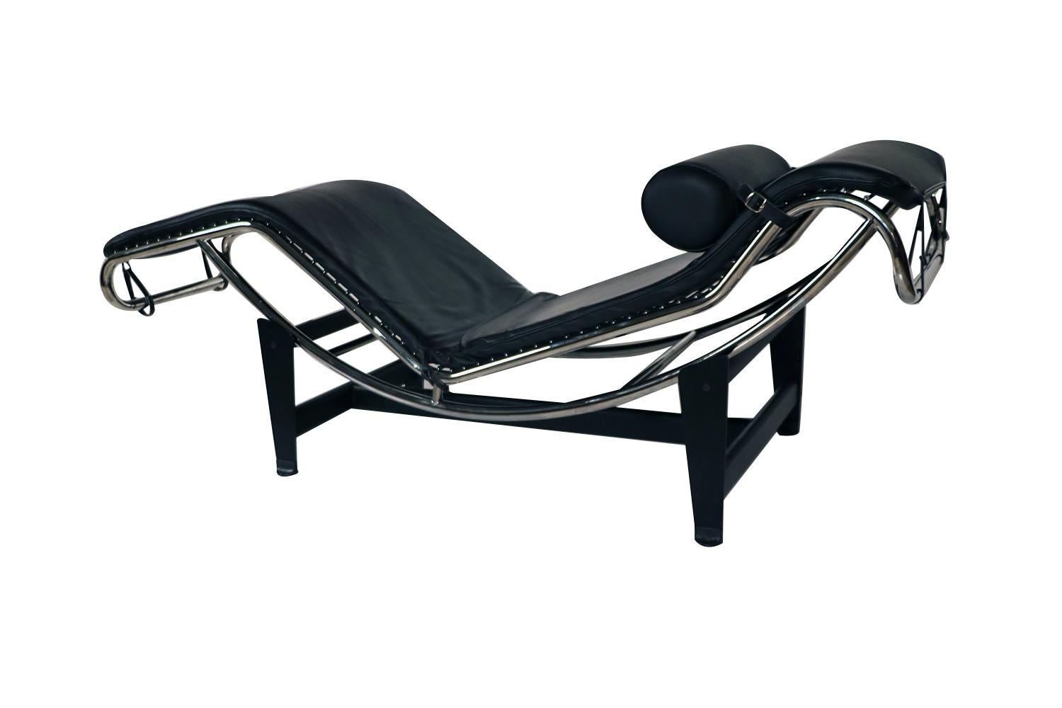 A gorgeous Classic Le Corbusier LC4 style leather, chaise, lounge or daybed. Features high quality top-grain leather, with dense foam interior. It is in two-parts, lifting free of the chromed tubular black steel base, allowing for infinite number of