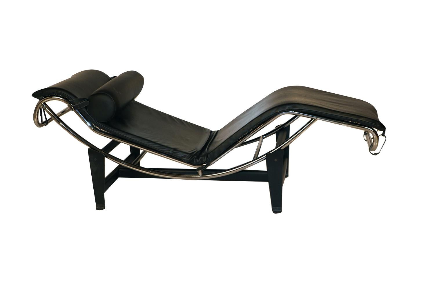 Midcentury Le Corbusier LC4 Stil Leder Chaise Lounge Daybed (Italienisch) im Angebot