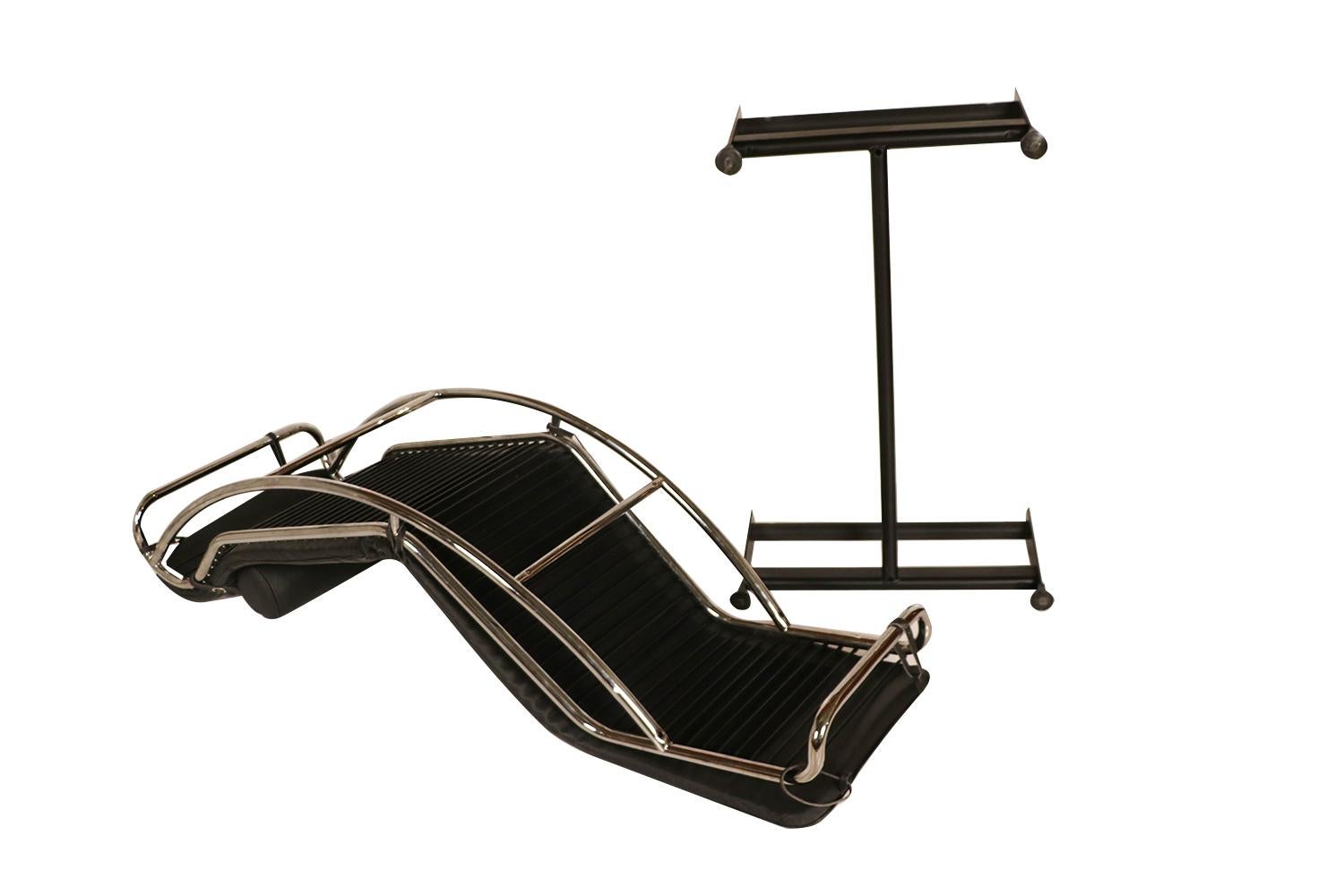 Midcentury Le Corbusier LC4 Stil Leder Chaise Lounge Daybed (19. Jahrhundert) im Angebot
