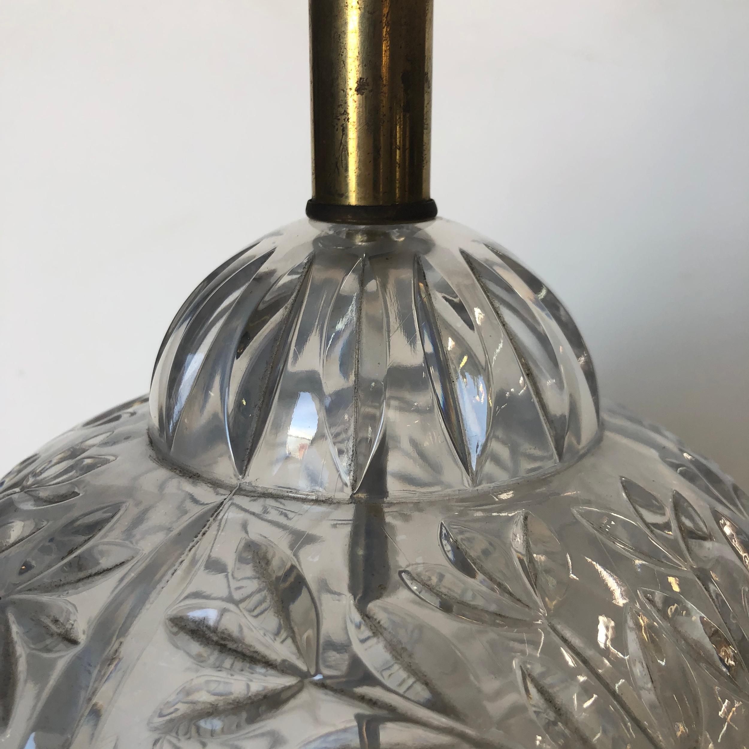 Midcentury Leaf Motif Cut Crystal Table Lamp with Brass Hardware For Sale 1