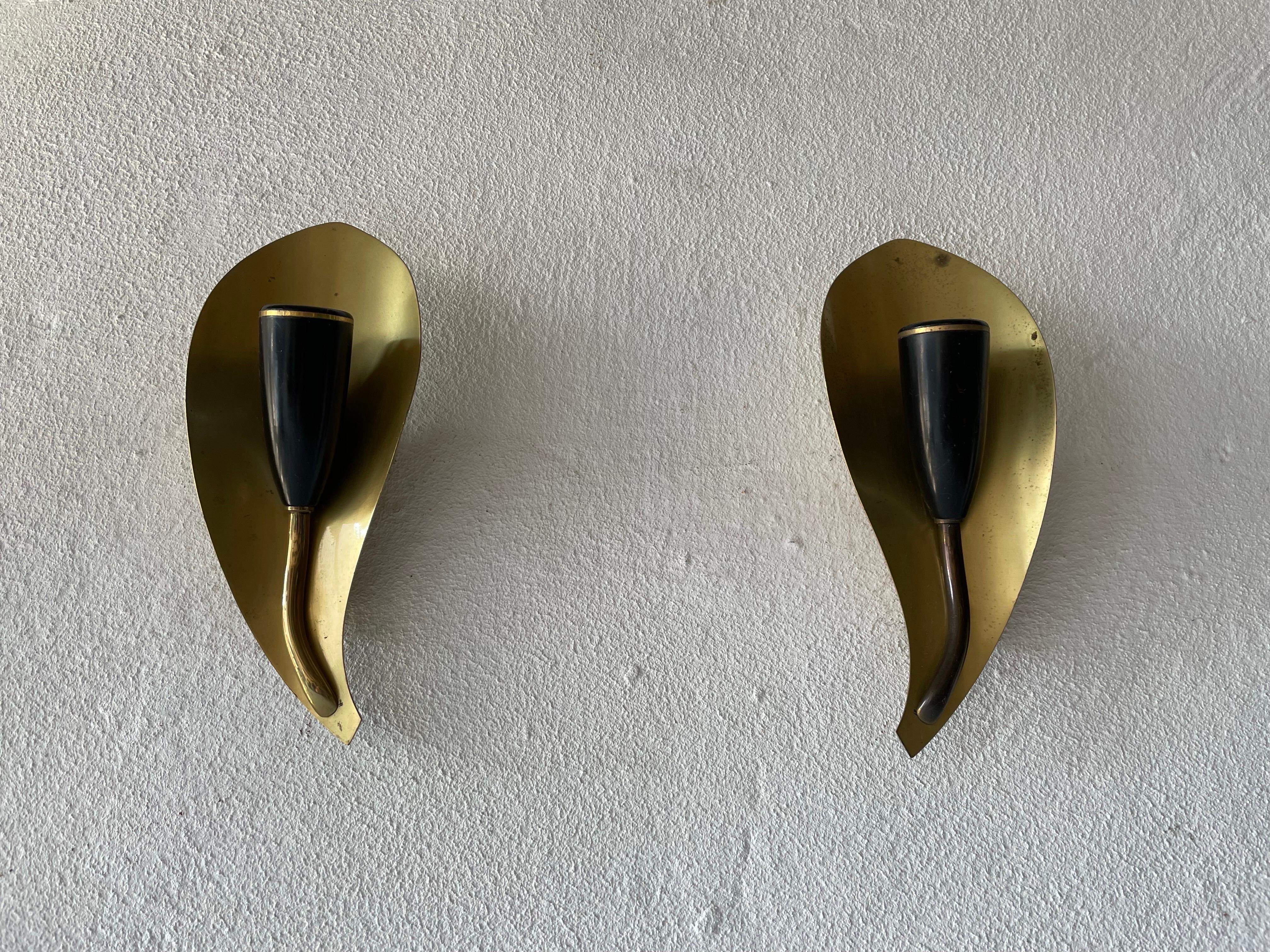 Mid-Century leaf shaped Pair of brass sconces, 1950s, Germany

Very elegant and Minimalist wall lamps
Lamp is in very good condition.

These lamps works with E14 standard light bulbs. 
Wired and suitable to use in all countries. (110-220