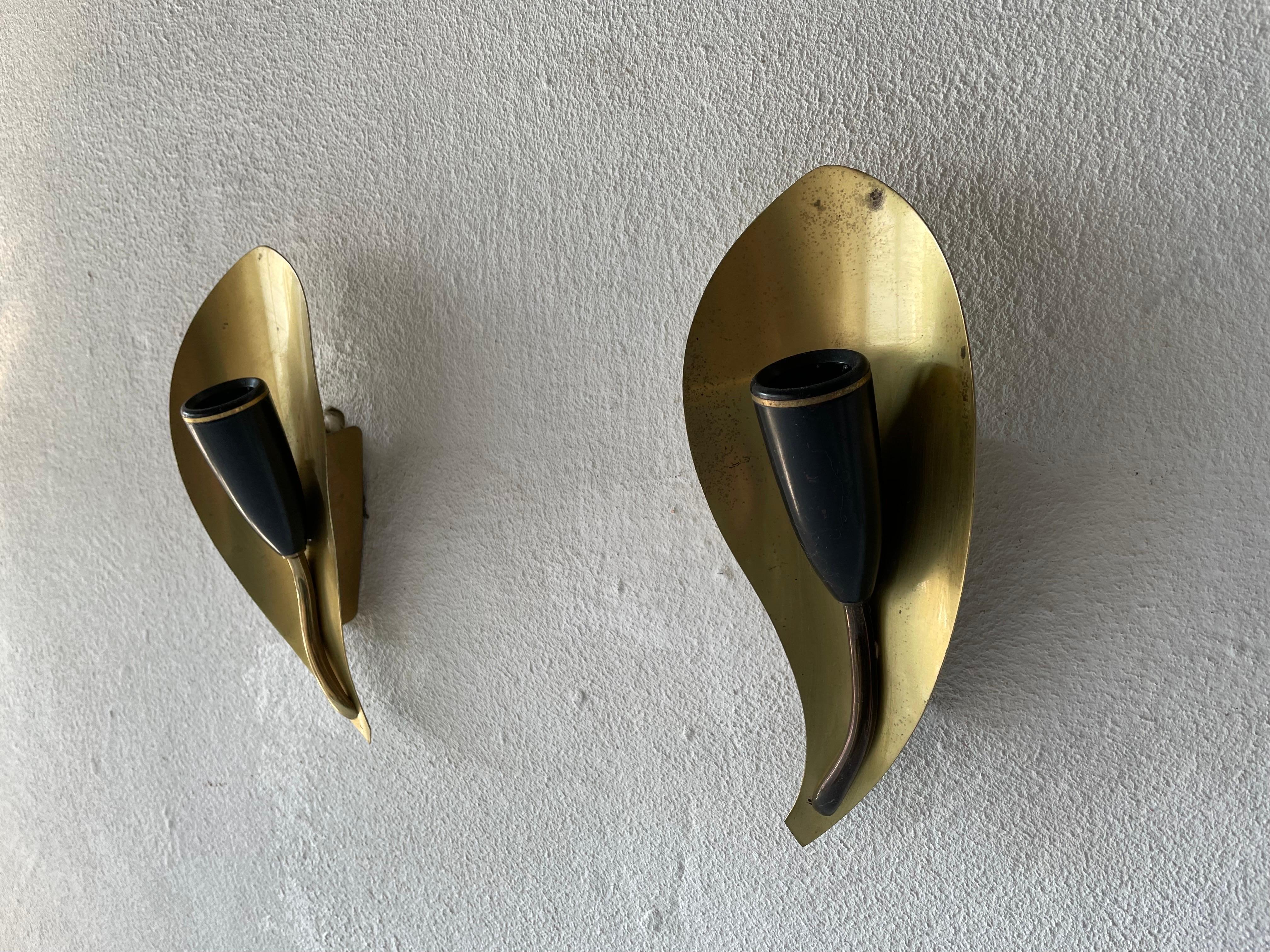 Mid-Century Leaf Shaped Pair of Brass Sconces, 1950s, Germany In Good Condition For Sale In Hagenbach, DE