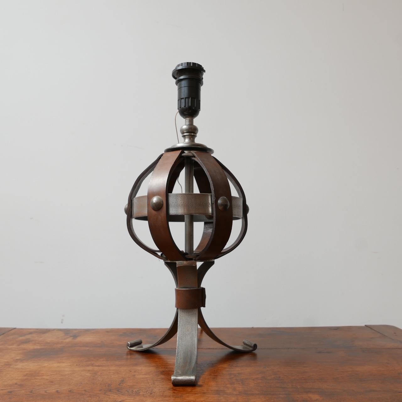 Lampe de bureau en cuir et fer du milieu du siècle dernier de Jean-Pierre Ryckaert en vente 1