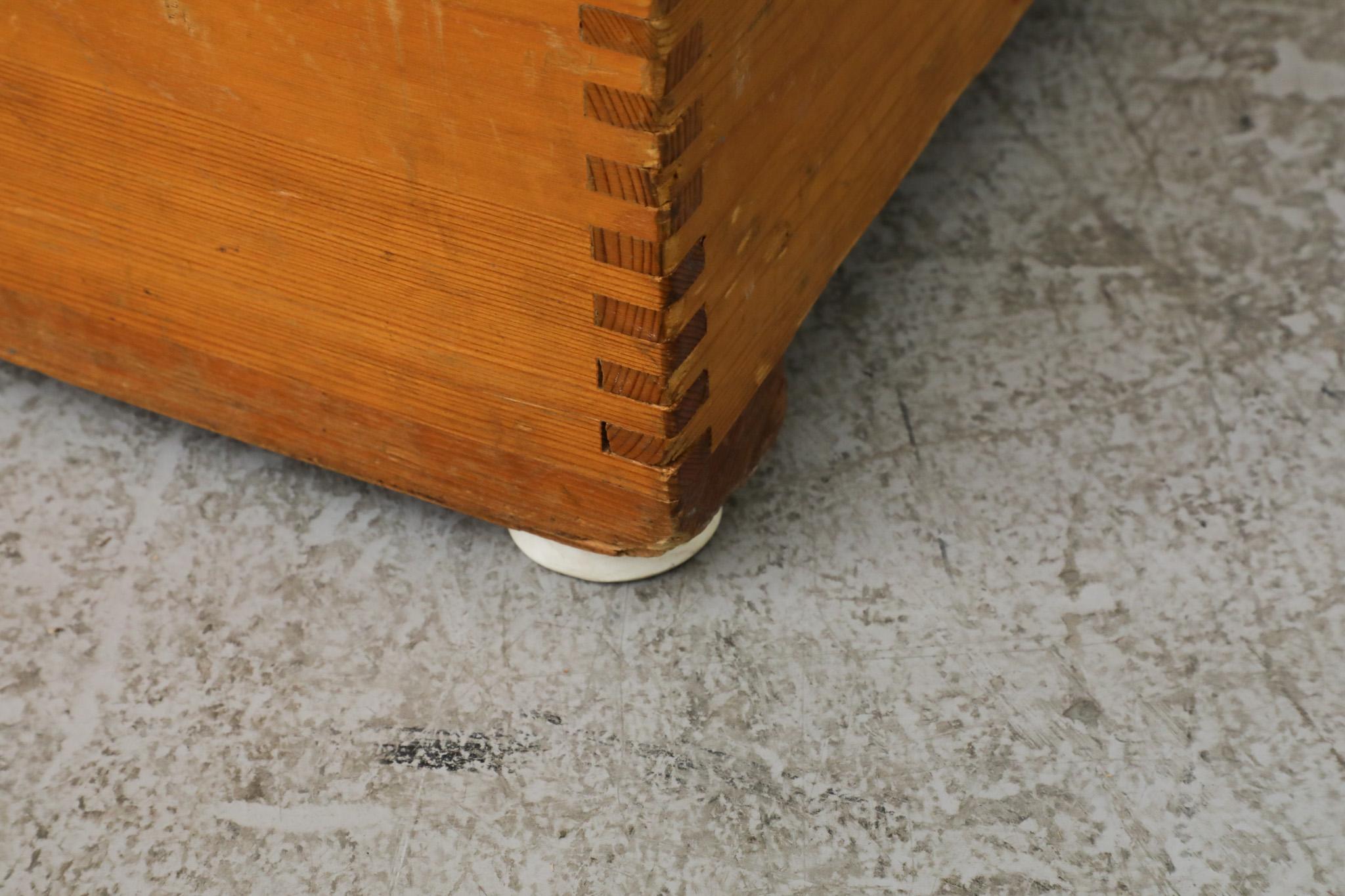 Mid-Century Leather and Pine gym bench 6