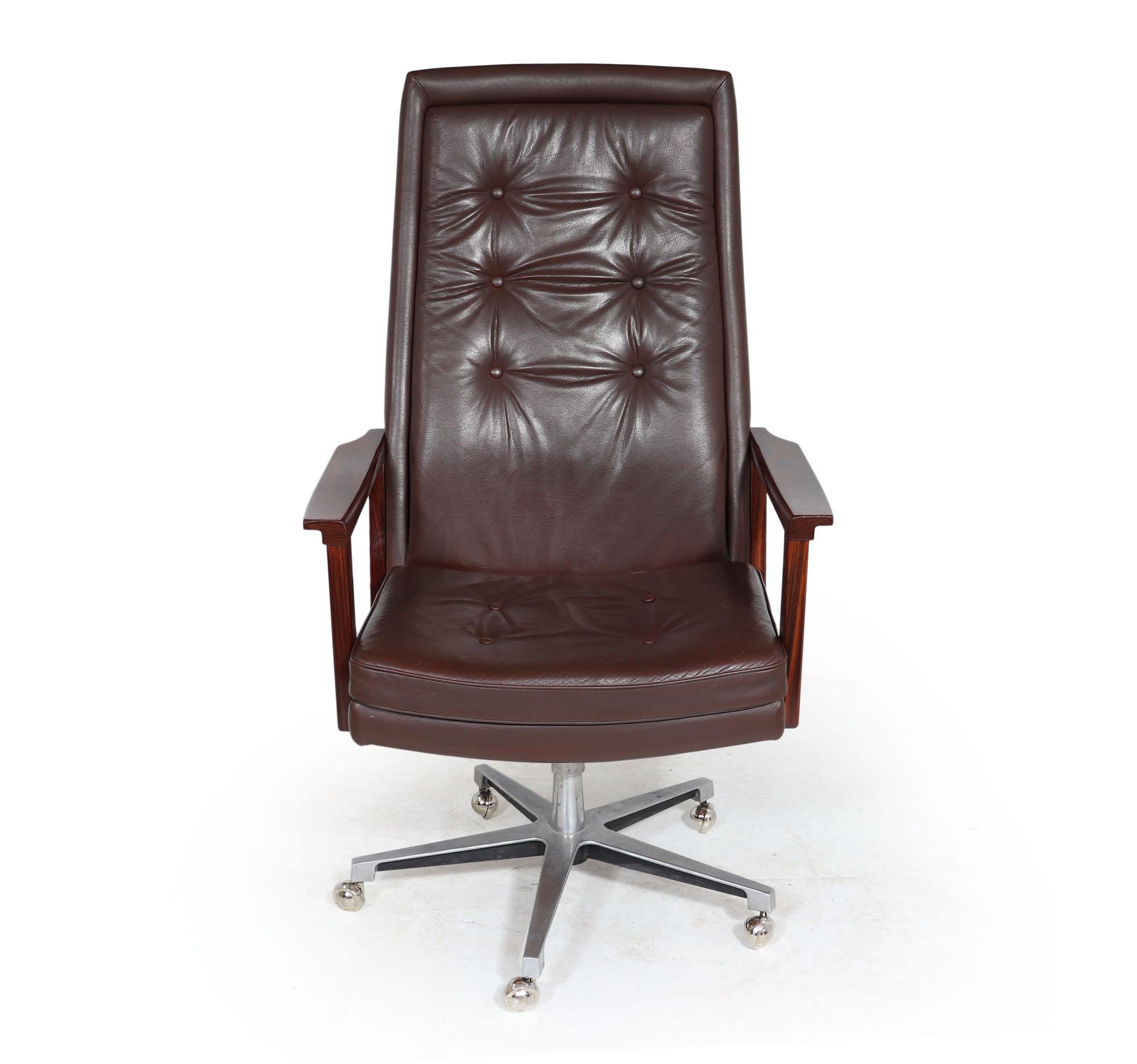 Midcentury Leather and Rosewood Desk Chair 9