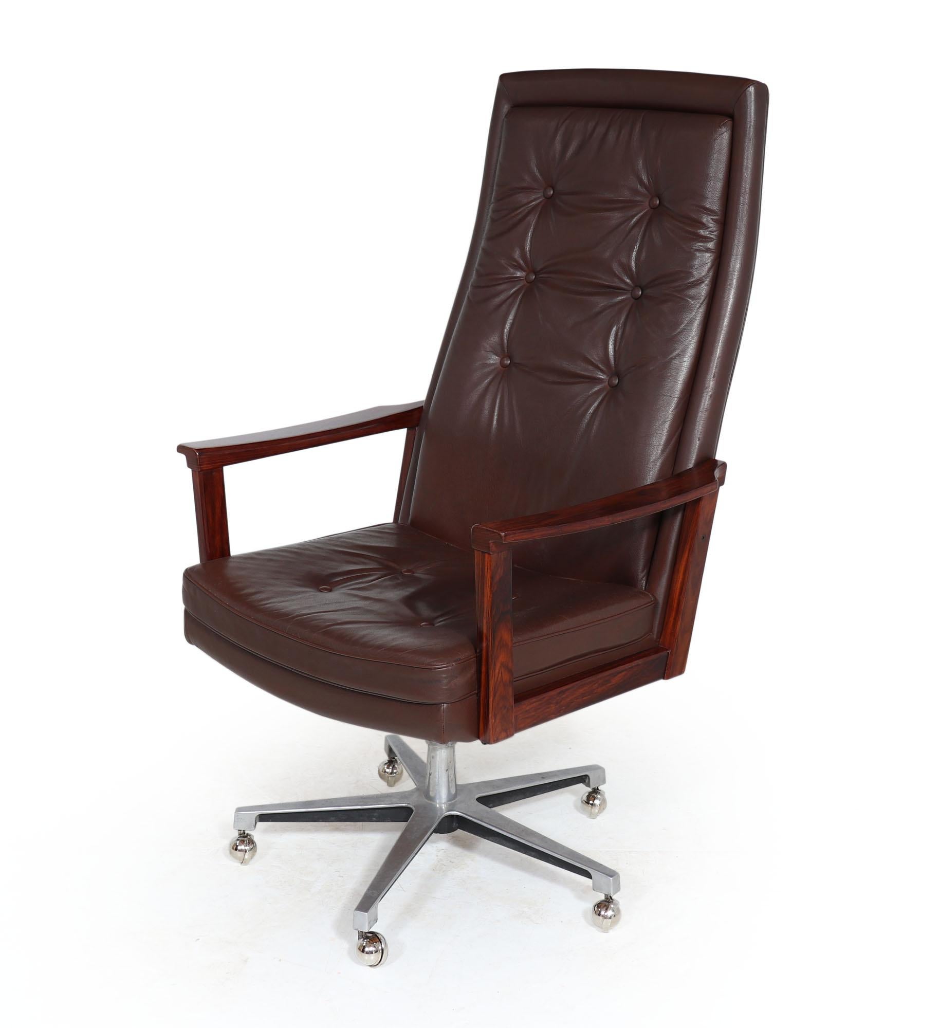 Midcentury Leather and Rosewood Desk Chair 11