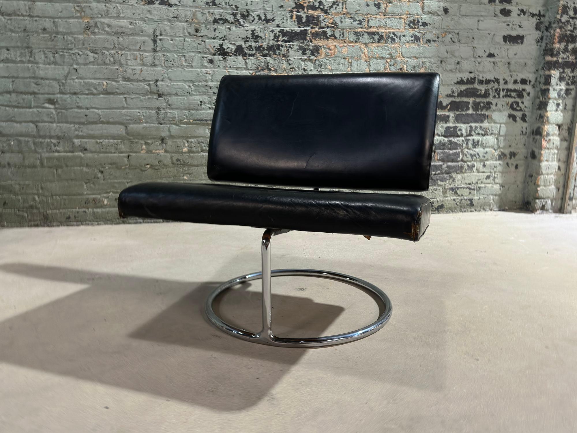 Mid Century Leather and Stainless Steel Cantilever Lounge Chair, 1960 In Good Condition For Sale In Chicago, IL