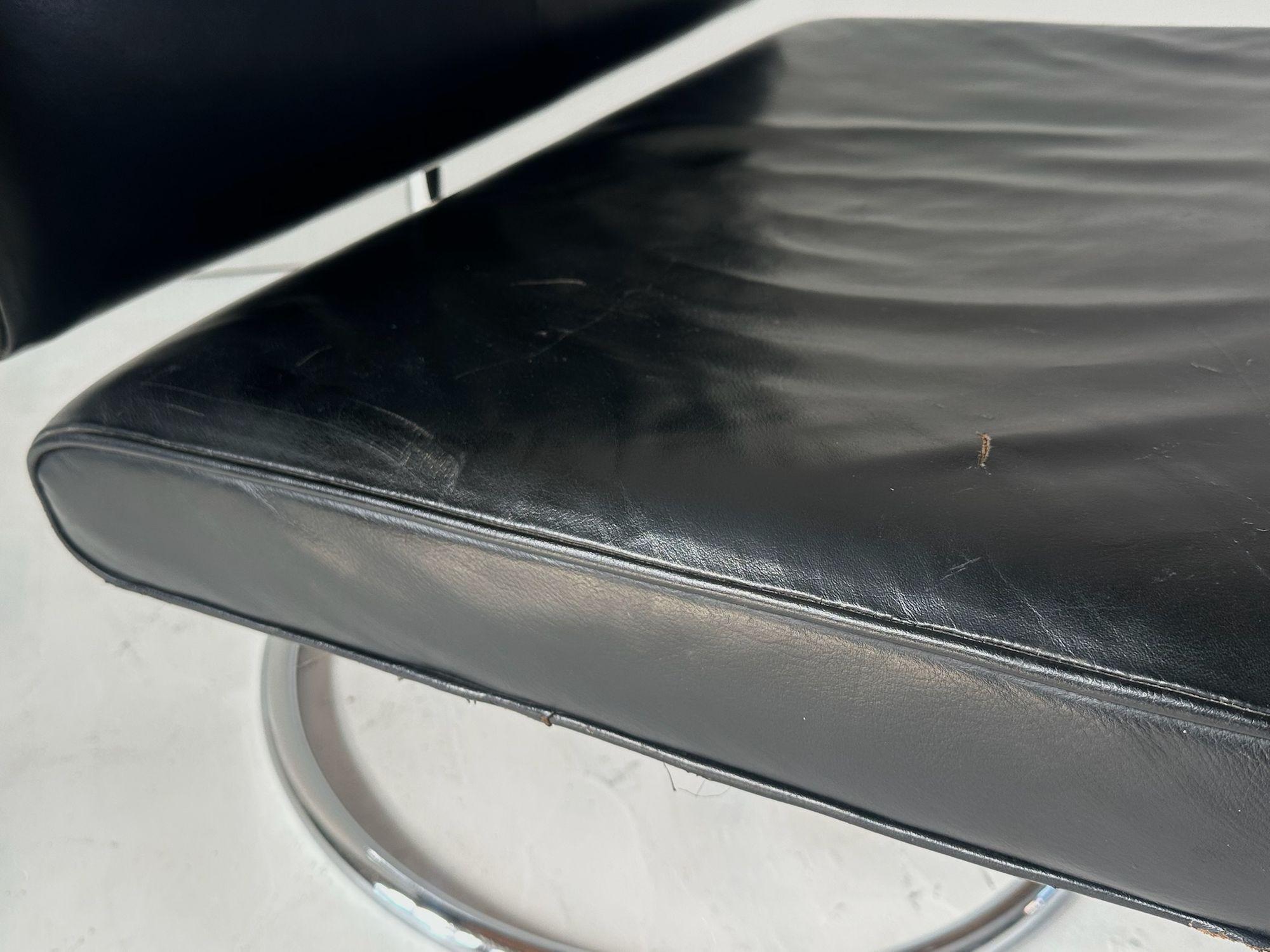 Silla de salón voladiza de cuero y acero inoxidable de mediados de siglo, 1960 en venta 1