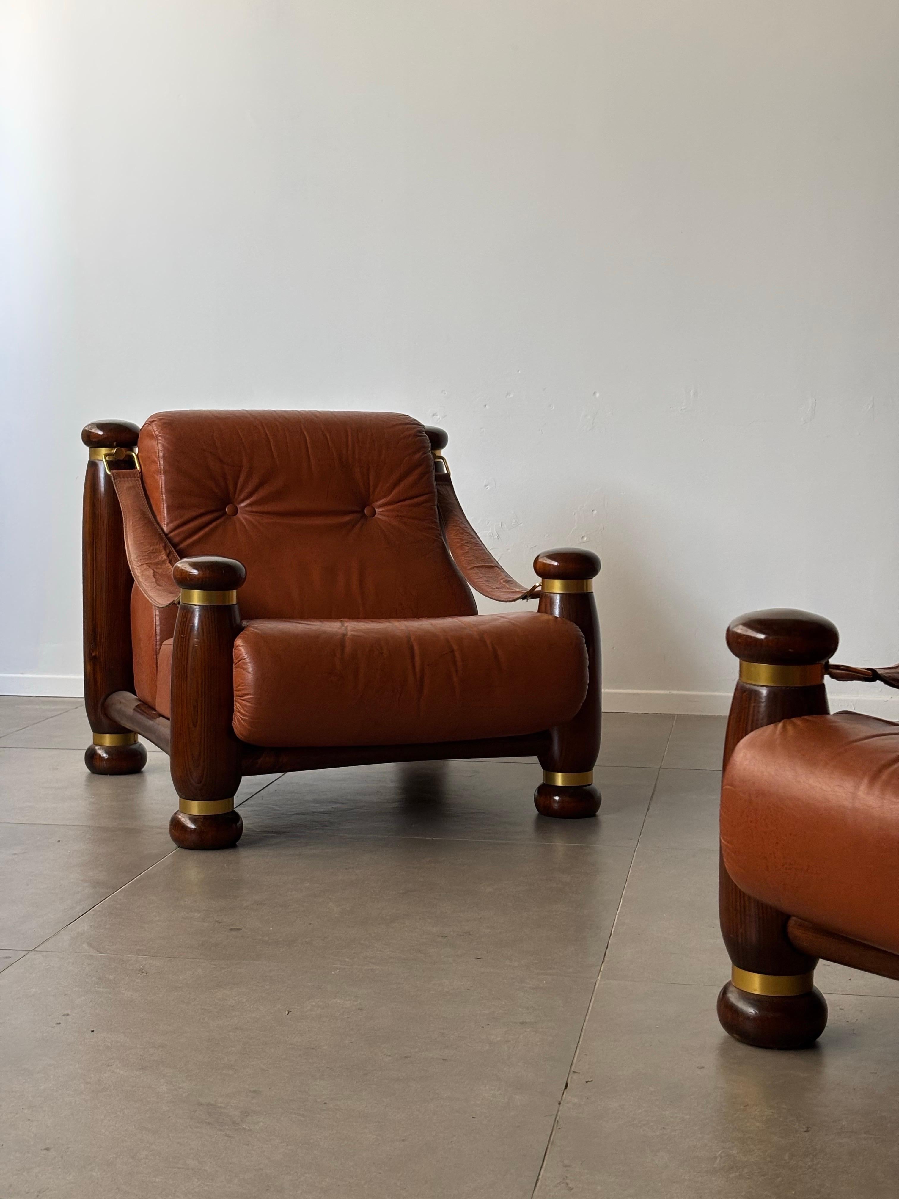 Mid-century leather and wood armchairs , Italy 1970s In Good Condition For Sale In Tel Aviv-Yafo, Tel Aviv District