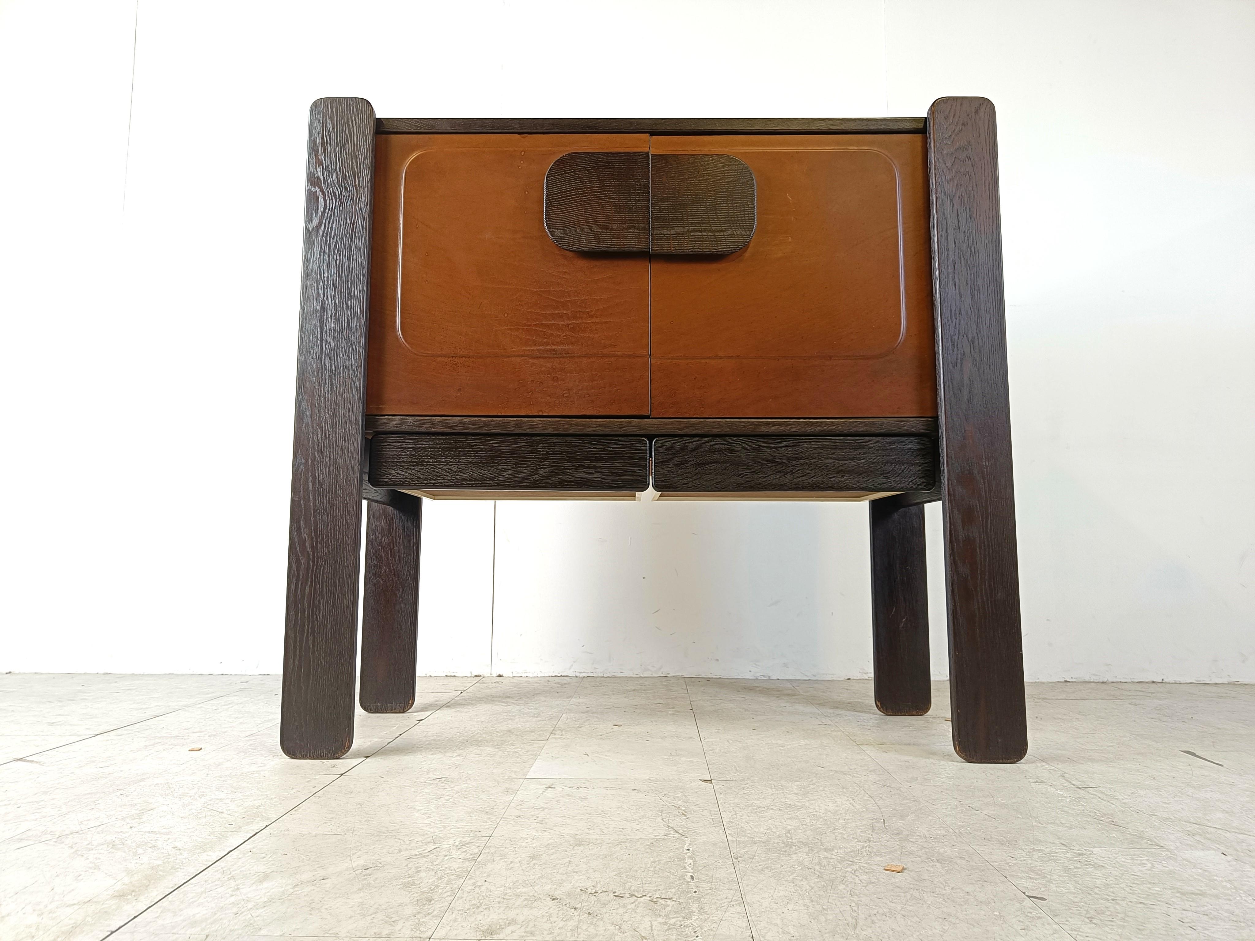 Mid century leather and wood bar cabinet by Hi plan, 1960s In Good Condition For Sale In HEVERLEE, BE