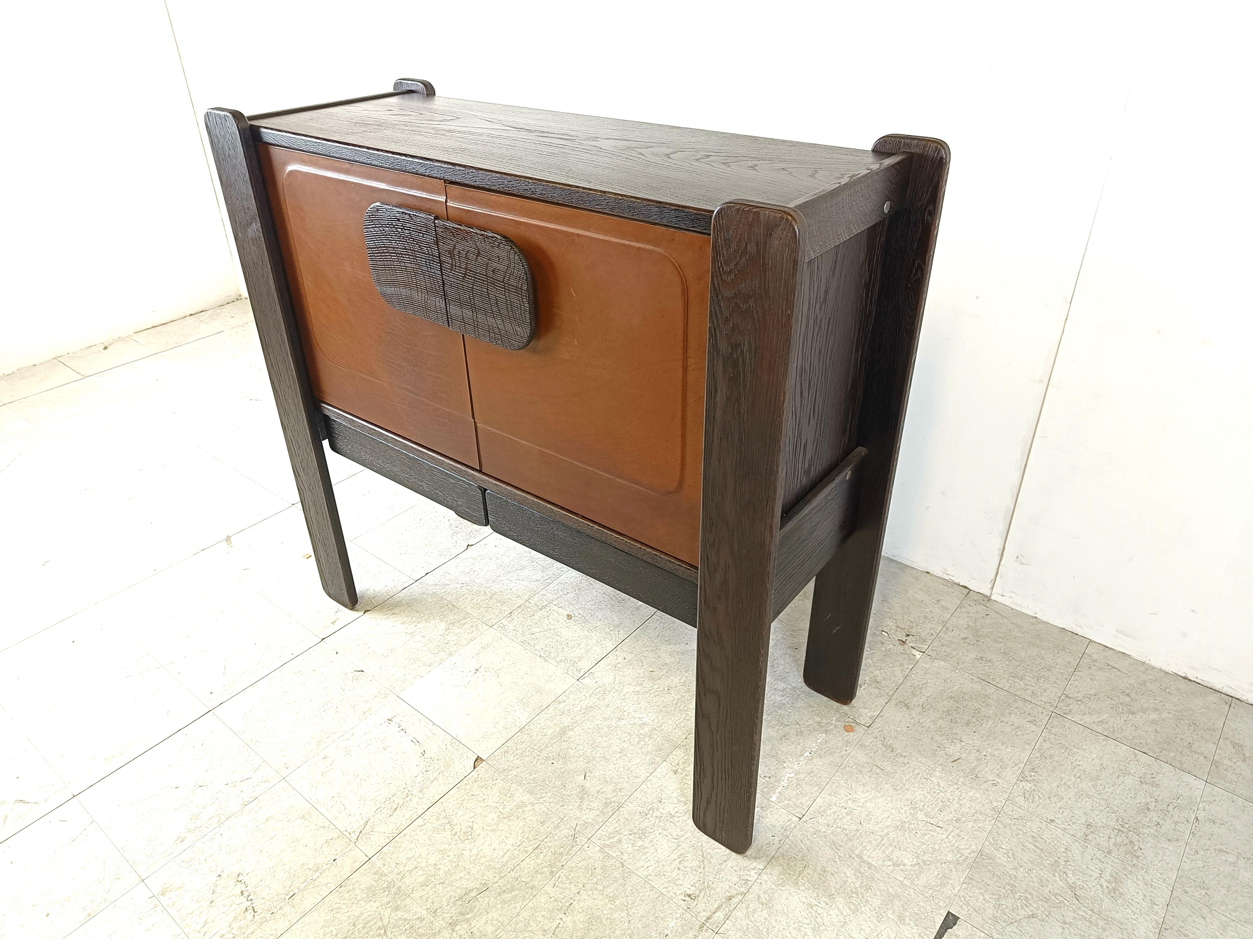 Leather Mid century leather and wood bar cabinet by Hi plan, 1960s For Sale