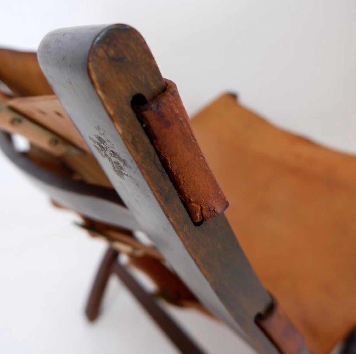 Mid century leather and wood folding armchair, 1950s For Sale 3