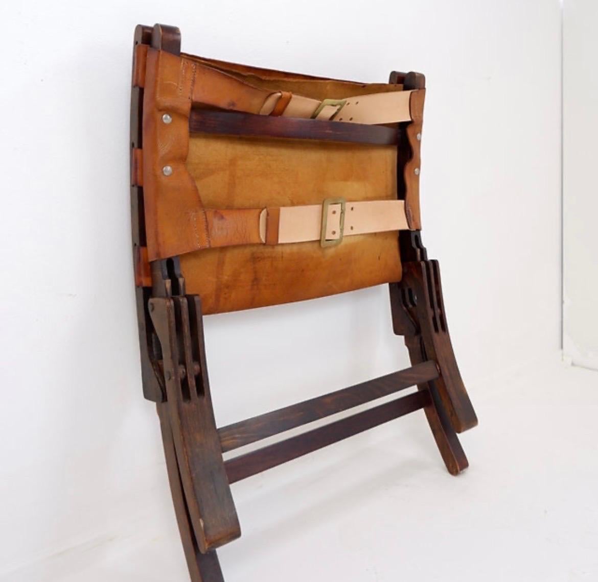 Mid century leather and wood folding armchair, 1950s For Sale 1