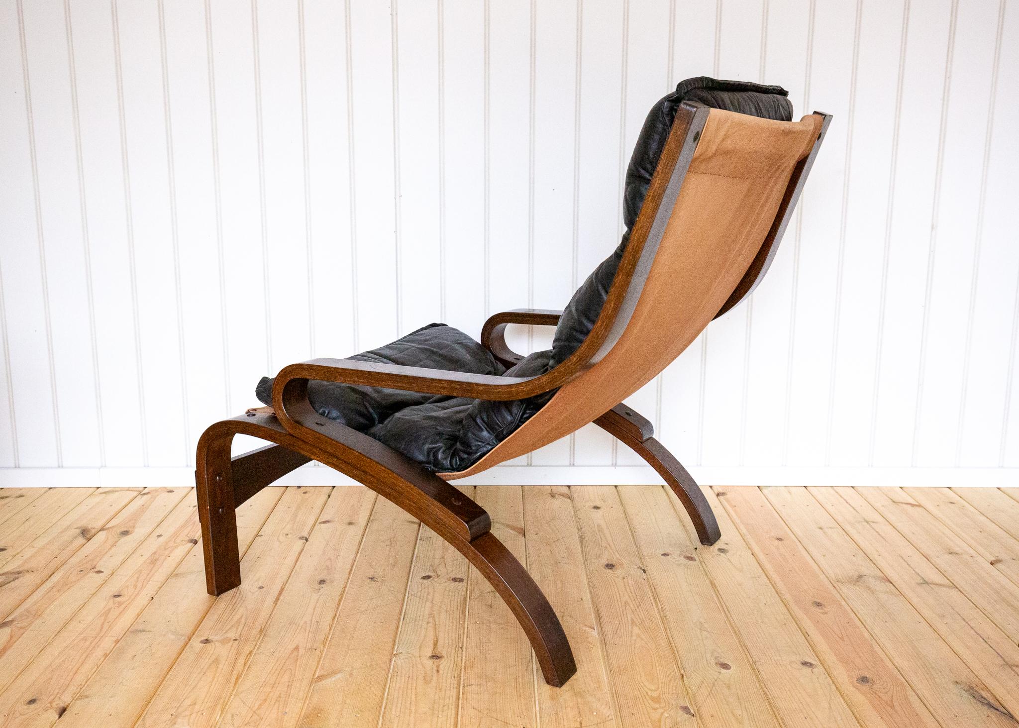 Fauteuil en cuir du milieu du siècle Scandinave Noir Cantilever Bentwood Relling 1970 en vente 3