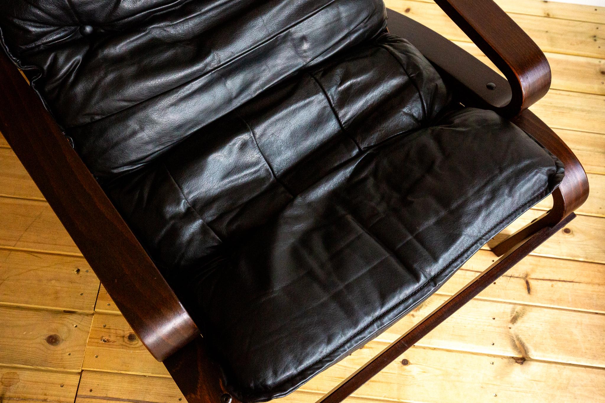 Fauteuil en cuir du milieu du siècle Scandinave Noir Cantilever Bentwood Relling 1970 en vente 8