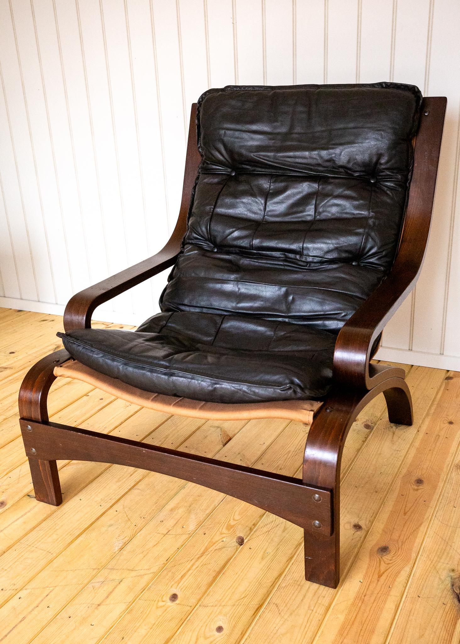 Scandinave moderne Fauteuil en cuir du milieu du siècle Scandinave Noir Cantilever Bentwood Relling 1970 en vente