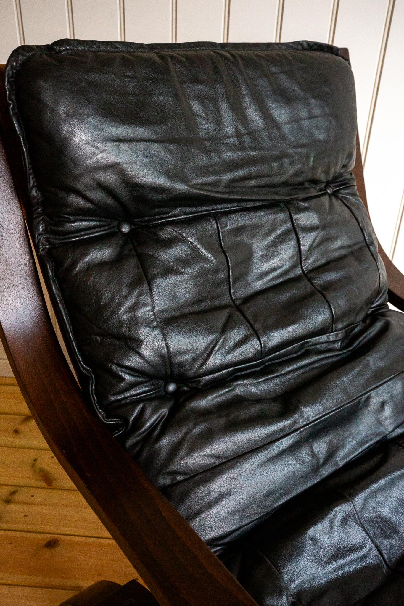 Norvégien Fauteuil en cuir du milieu du siècle Scandinave Noir Cantilever Bentwood Relling 1970 en vente
