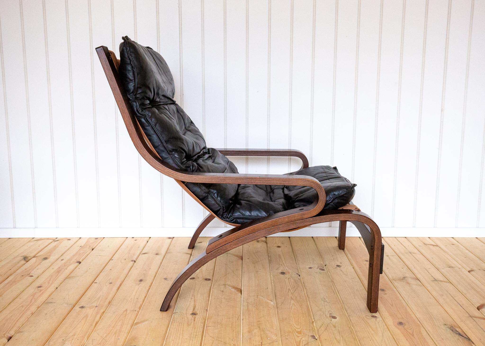 20ième siècle Fauteuil en cuir du milieu du siècle Scandinave Noir Cantilever Bentwood Relling 1970 en vente