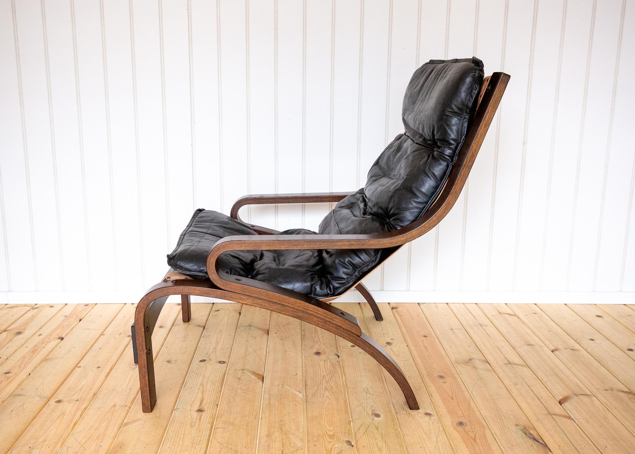 Fauteuil en cuir du milieu du siècle Scandinave Noir Cantilever Bentwood Relling 1970 en vente 1