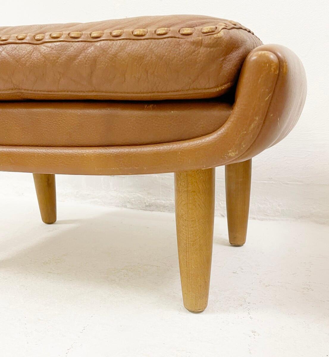 Fauteuil en cuir du milieu du siècle avec ottoman modèle ''Matador'' par Aage Christiansen - Danemark 1970.