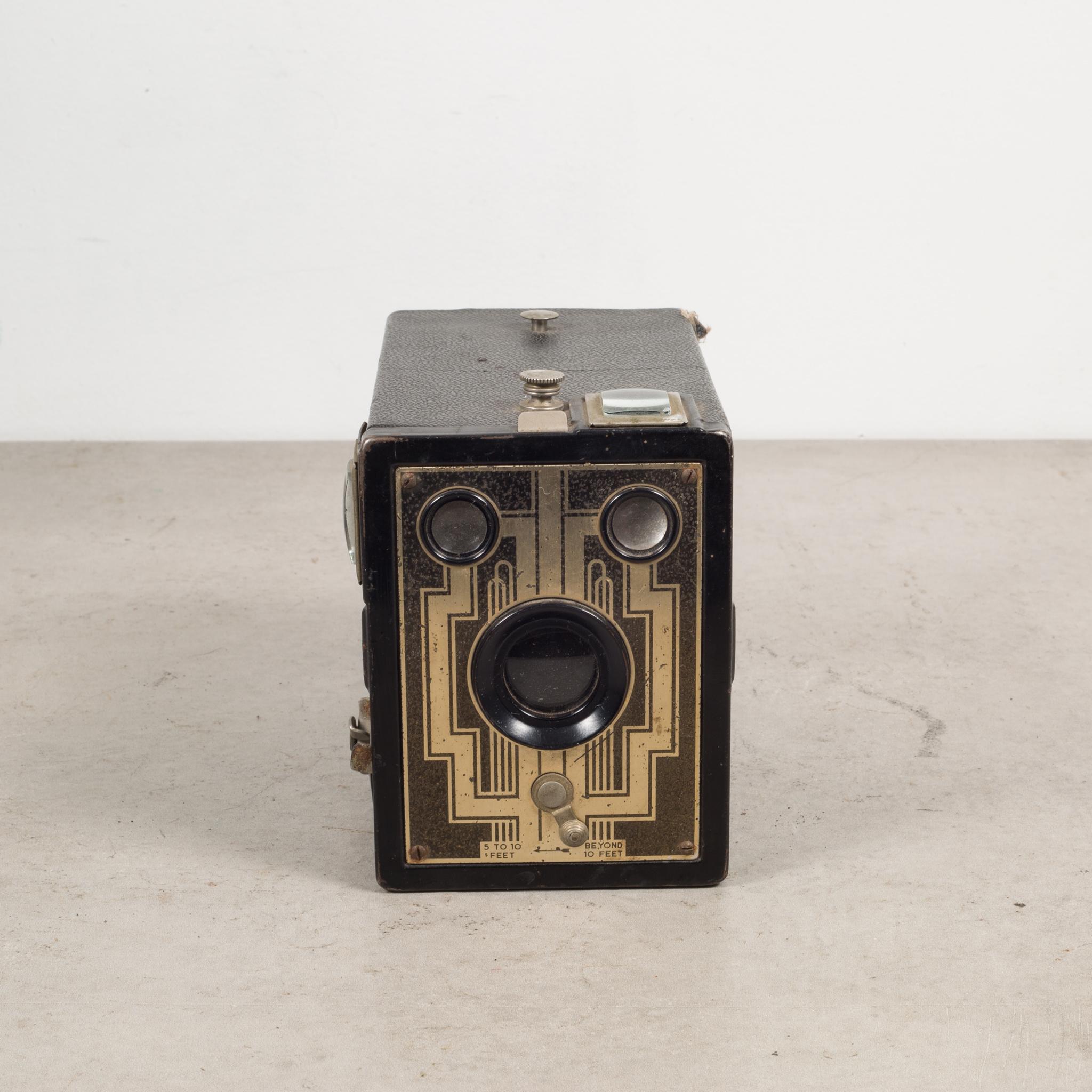 About:

A midcentury leather wrapped box camera. This piece has retained its original finish with minimal structural damage. Camera may or may not work.

Creator: Eastman Kodak Camera Company.
Date of manufacture: circa 1950.
Materials and