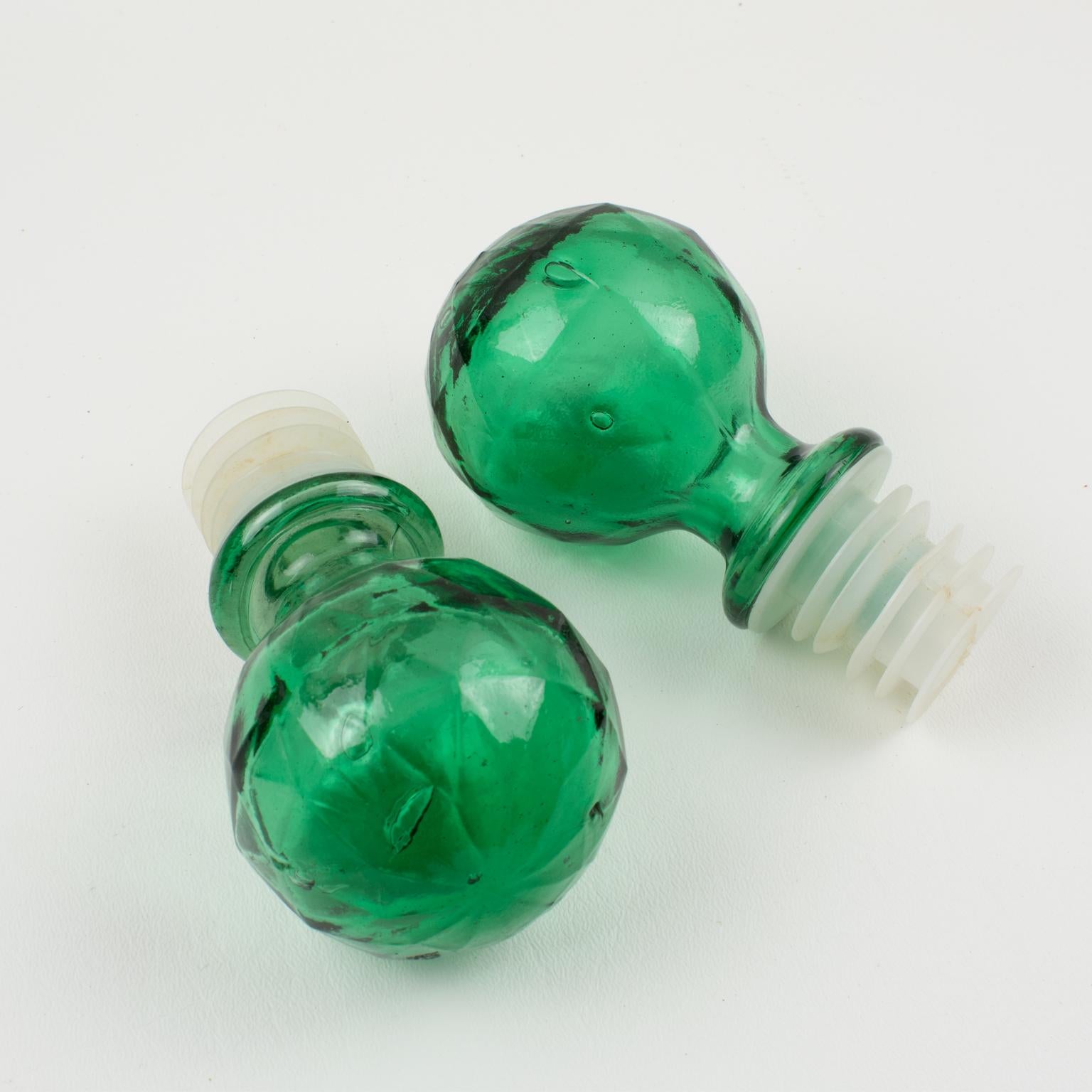 Mid-Century Leather Case Tantalus with Two Green Glass Decanters, 1960s For Sale 9