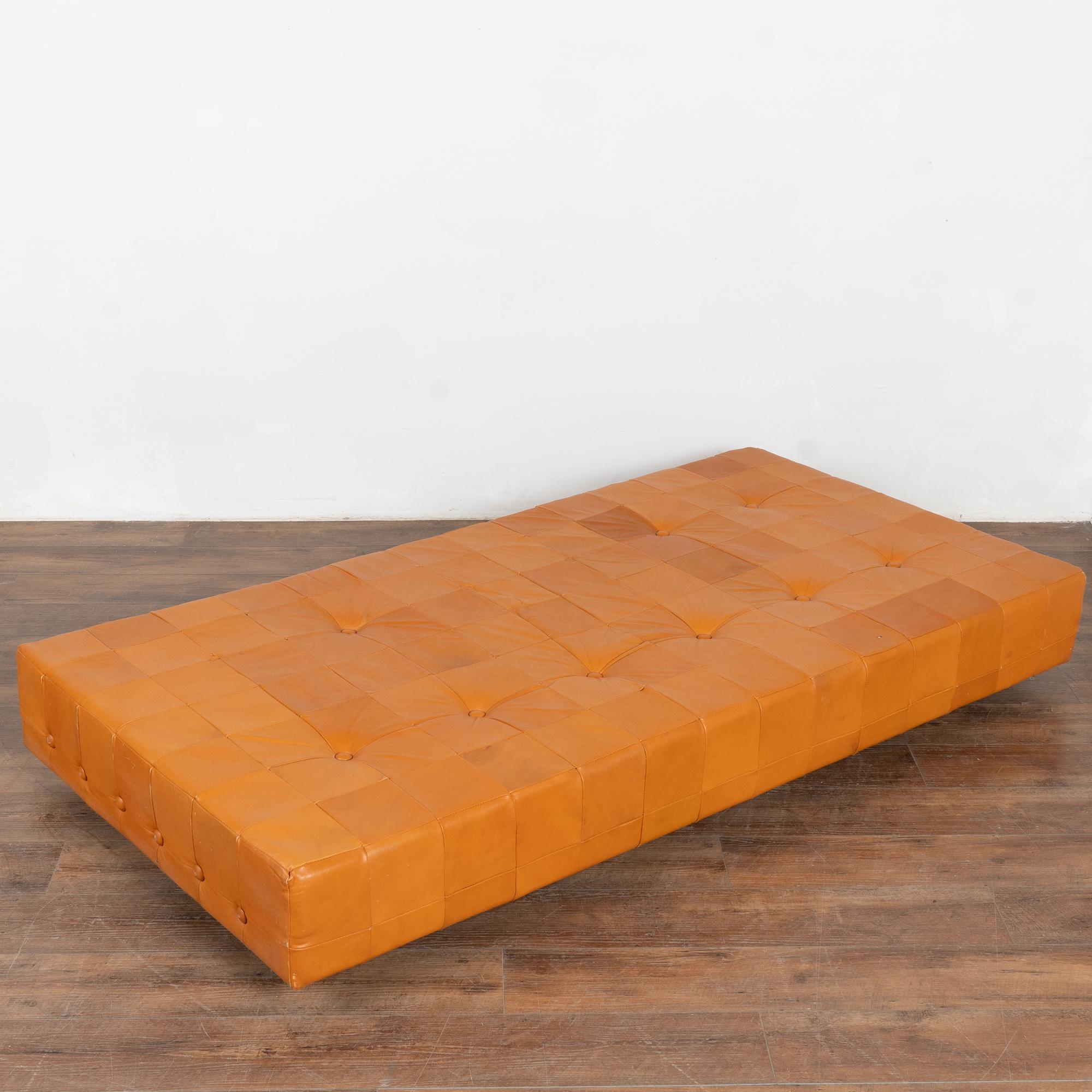 Letto da giorno in pelle di metà secolo, grande ottomana, Danimarca, circa 1980 in vendita 4