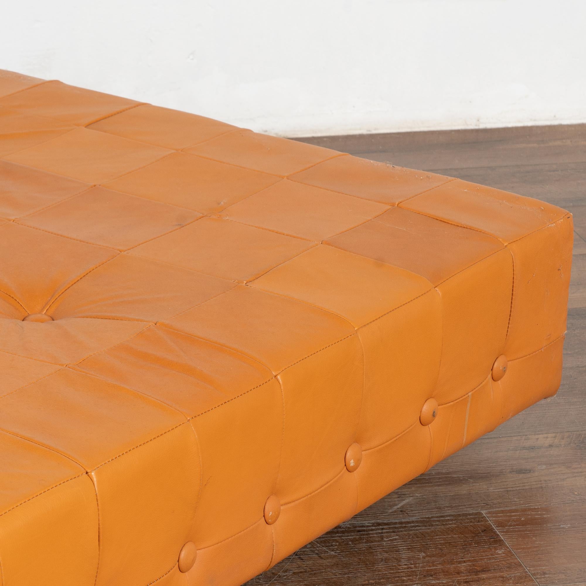Pelle Letto da giorno in pelle di metà secolo, grande ottomana, Danimarca, circa 1980 in vendita